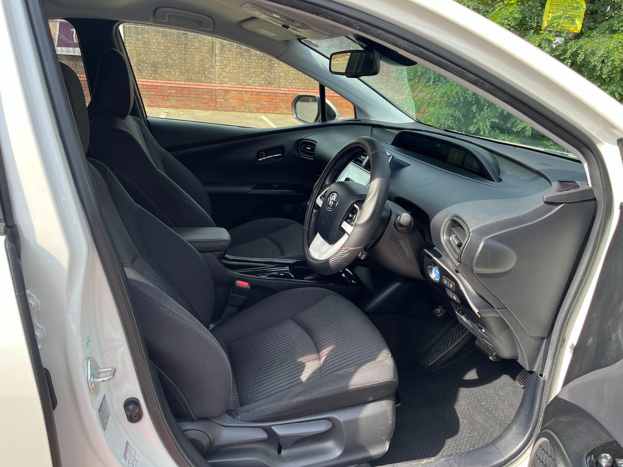 Toyota Prius view 9