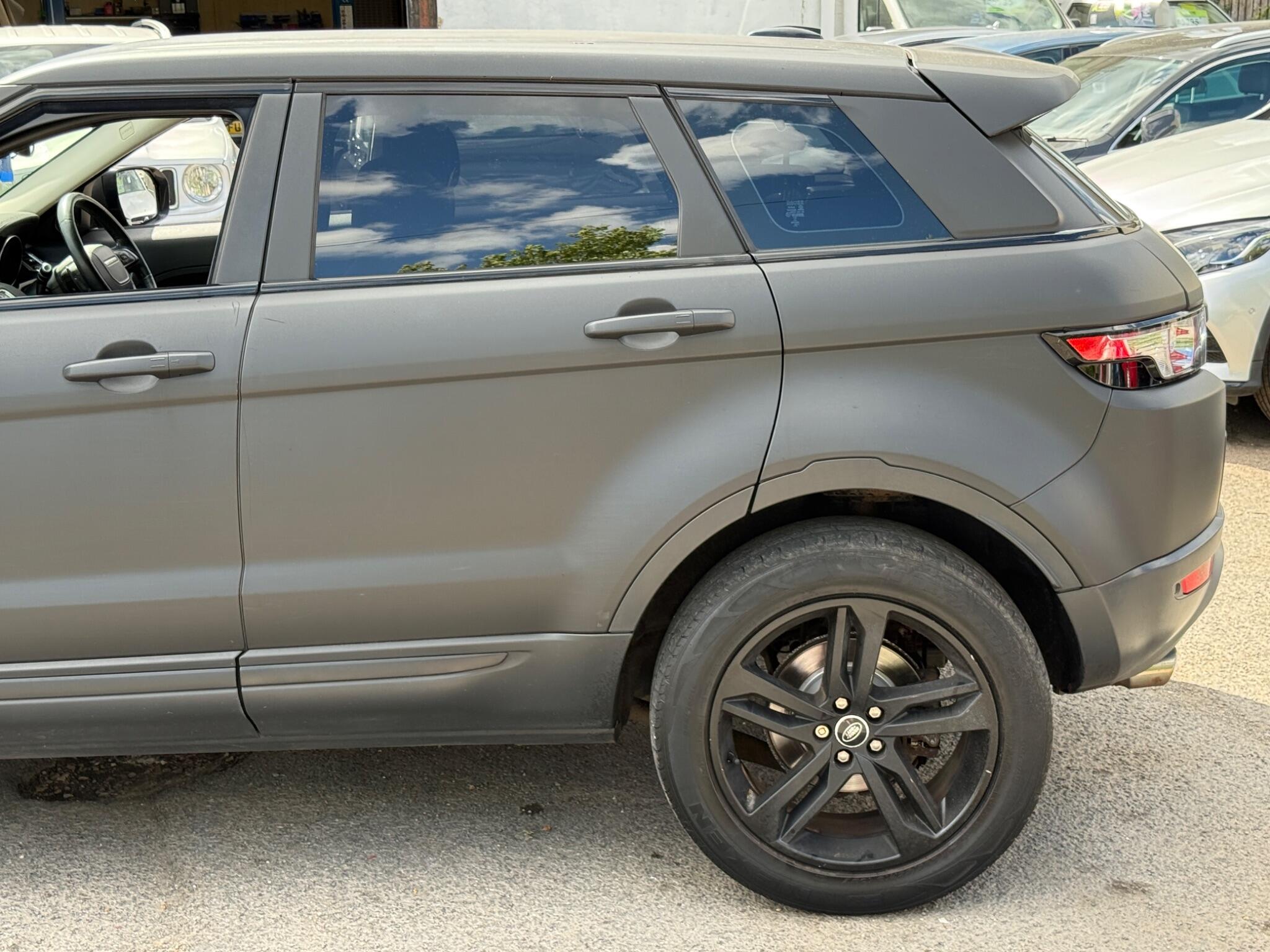 Land Rover Range Rover Evoque - Image 12