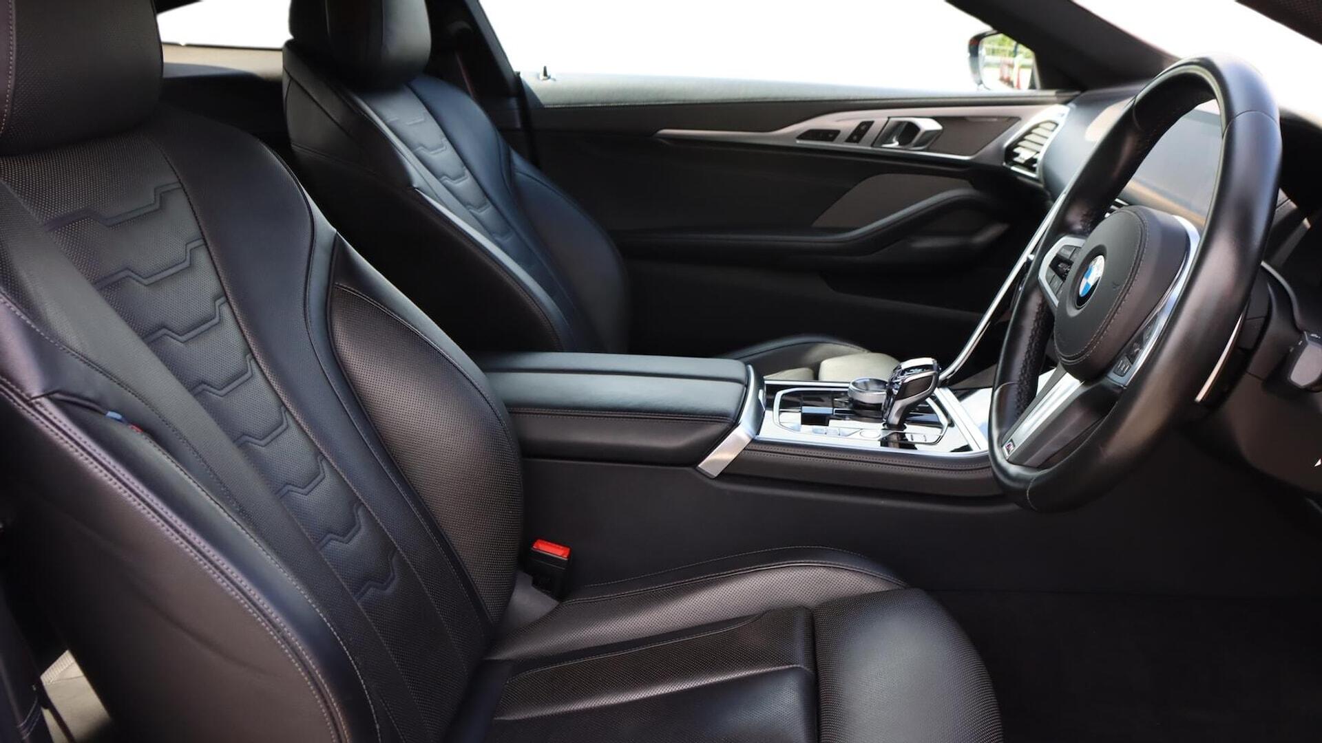 BMW 8 Series view 11