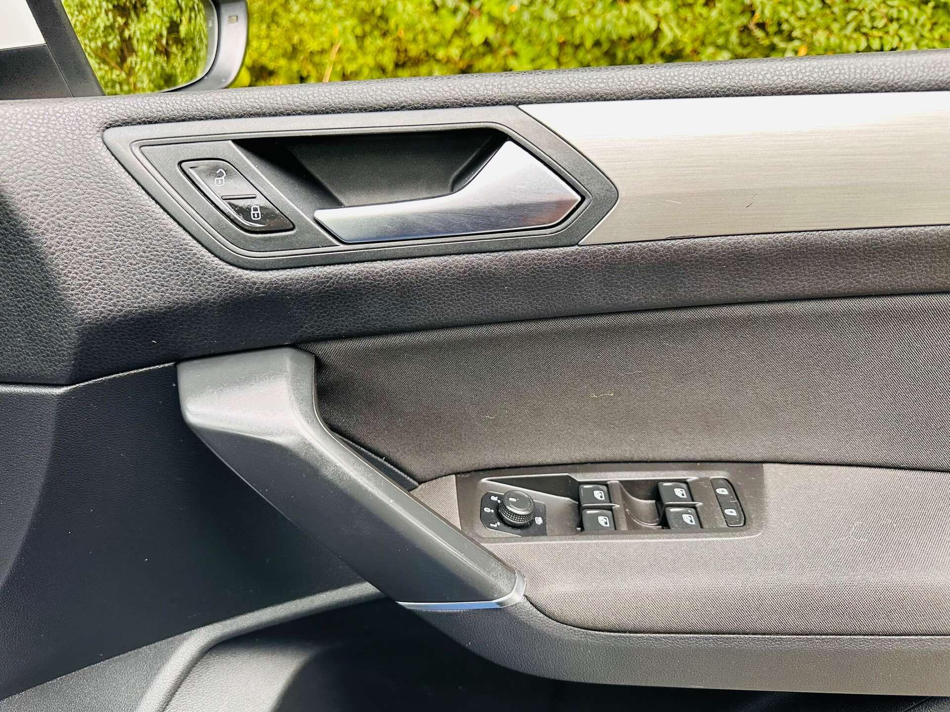 Volkswagen Touran view 25