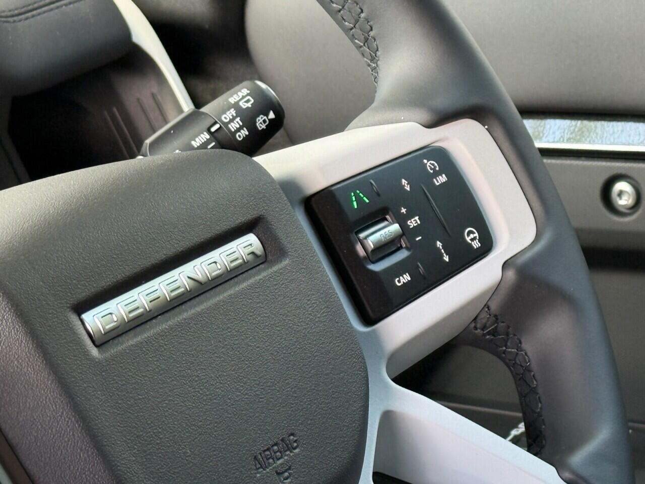 Land Rover Defender 110 view 16