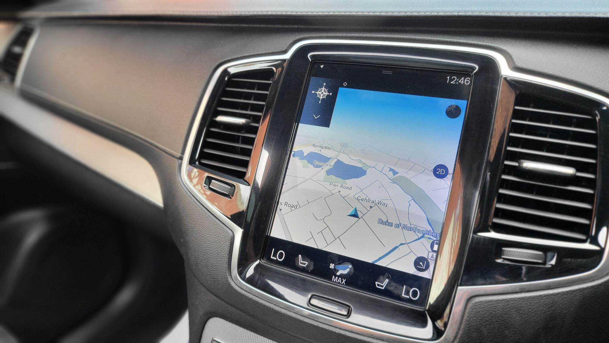 Volvo XC90 view 32