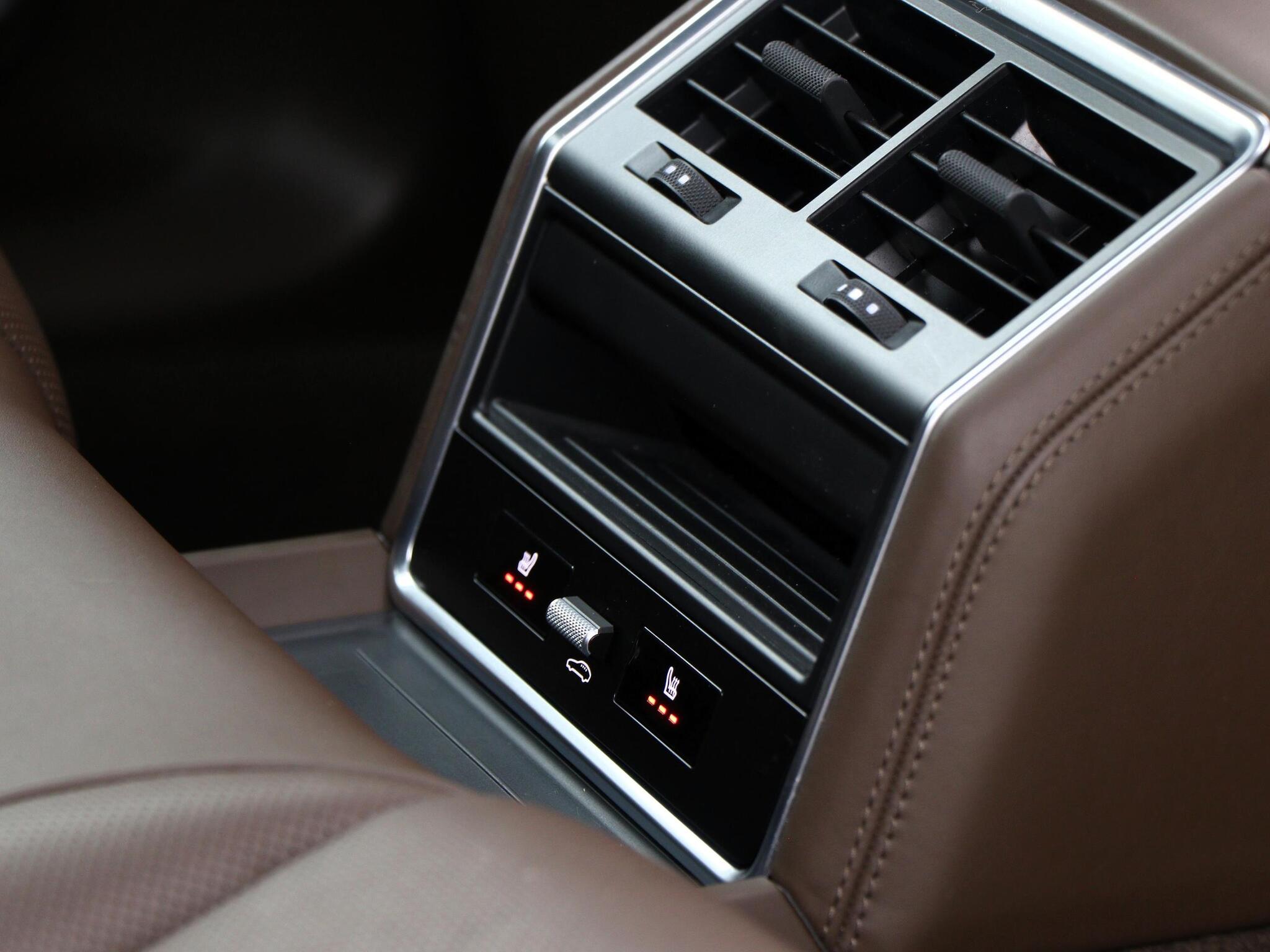 Porsche Panamera view 28