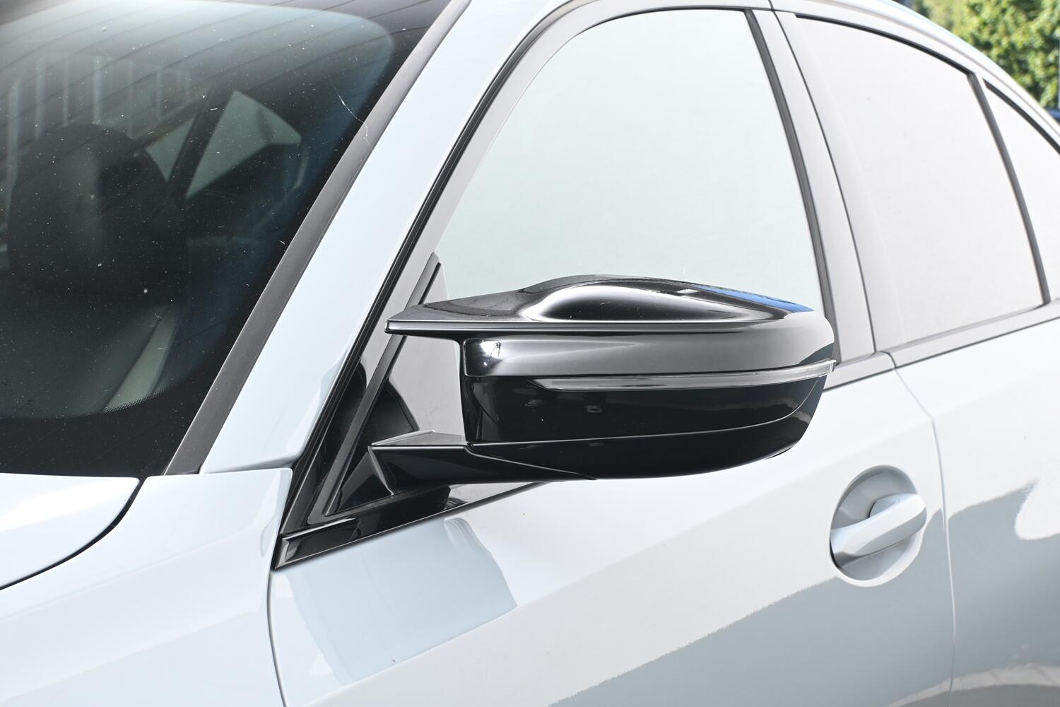BMW 3 Series view 25