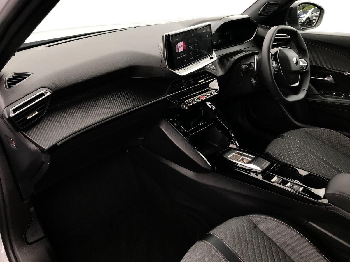 Peugeot 2008 view 5