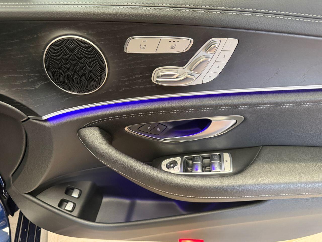 Mercedes-Benz E Class view 30