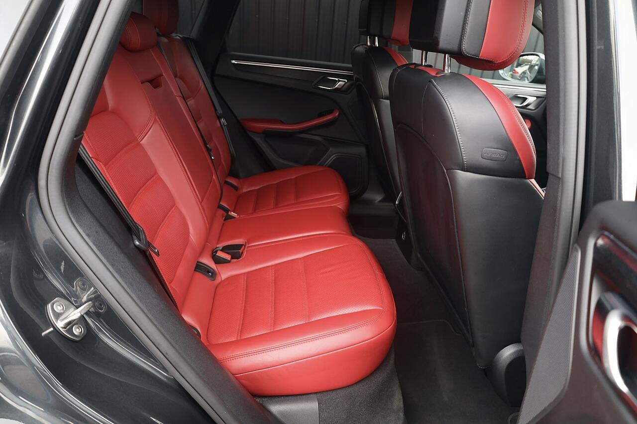 Porsche Macan view 9