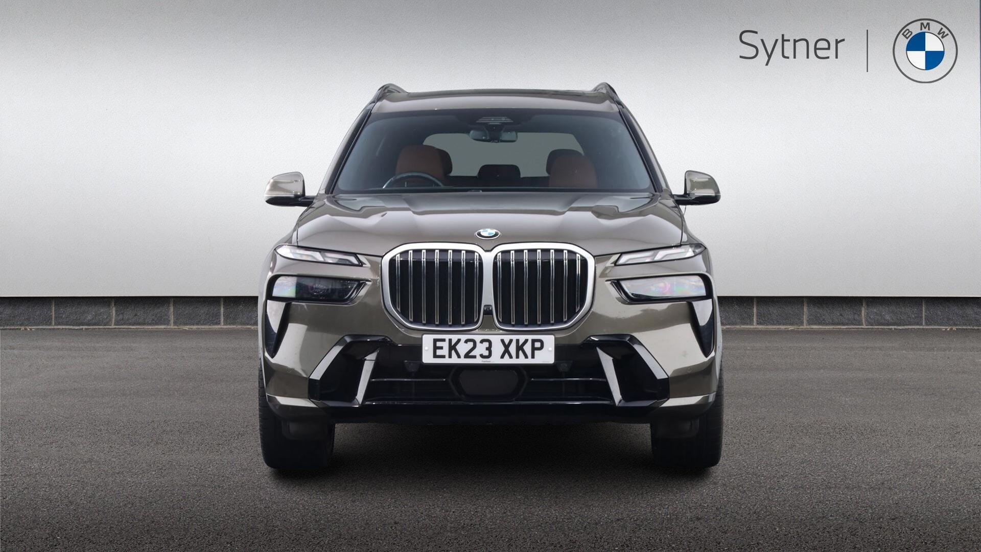BMW X7 view 16