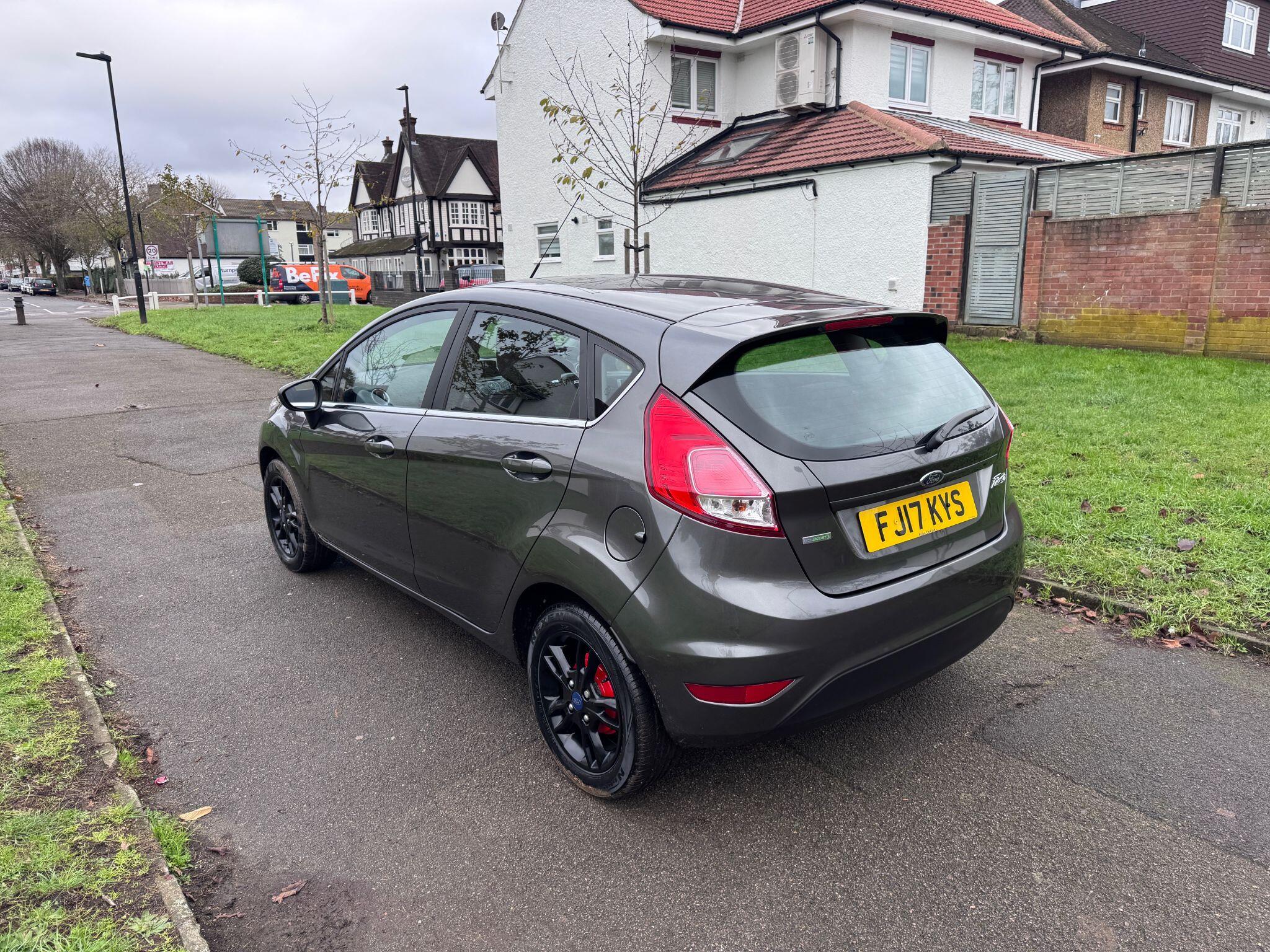 2017 Ford Fiesta image 10