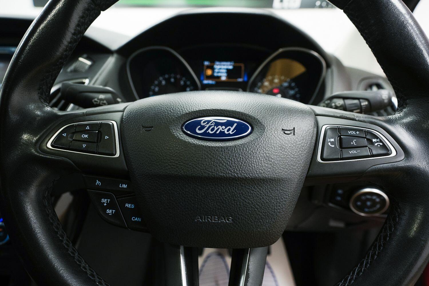 Ford Focus view 23