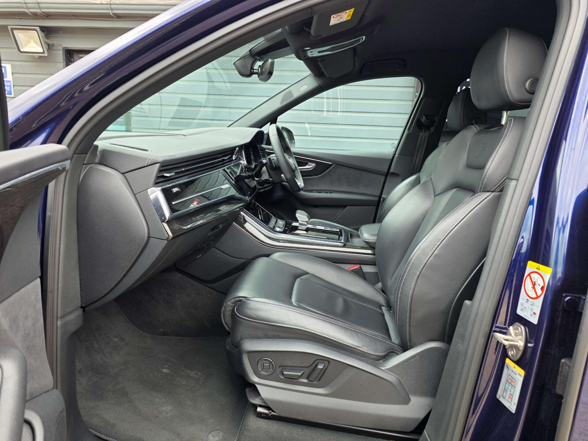 Audi Q7 view 26