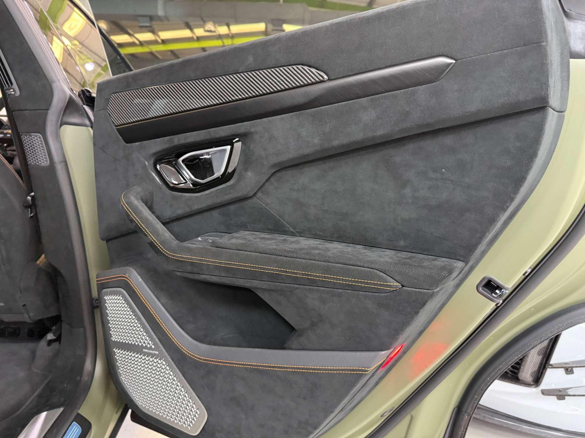 Lamborghini Urus view 75