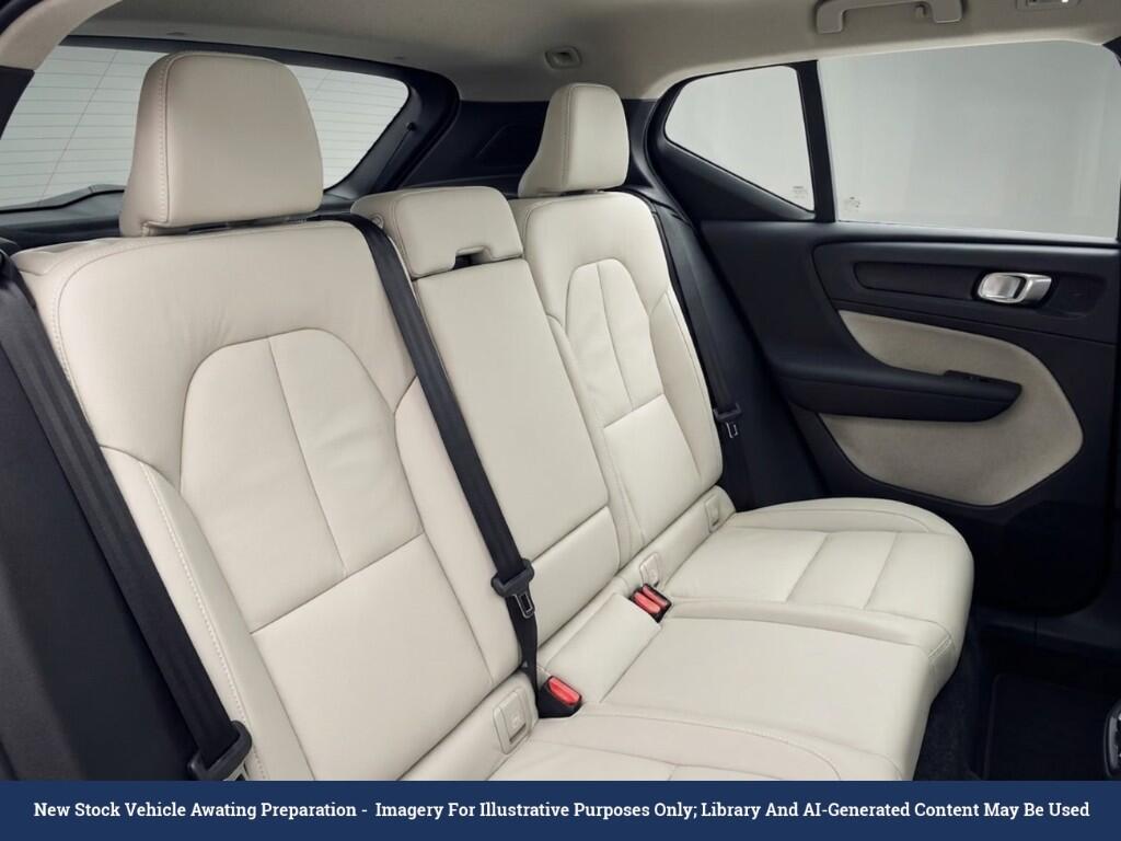 Volvo XC40 view 4