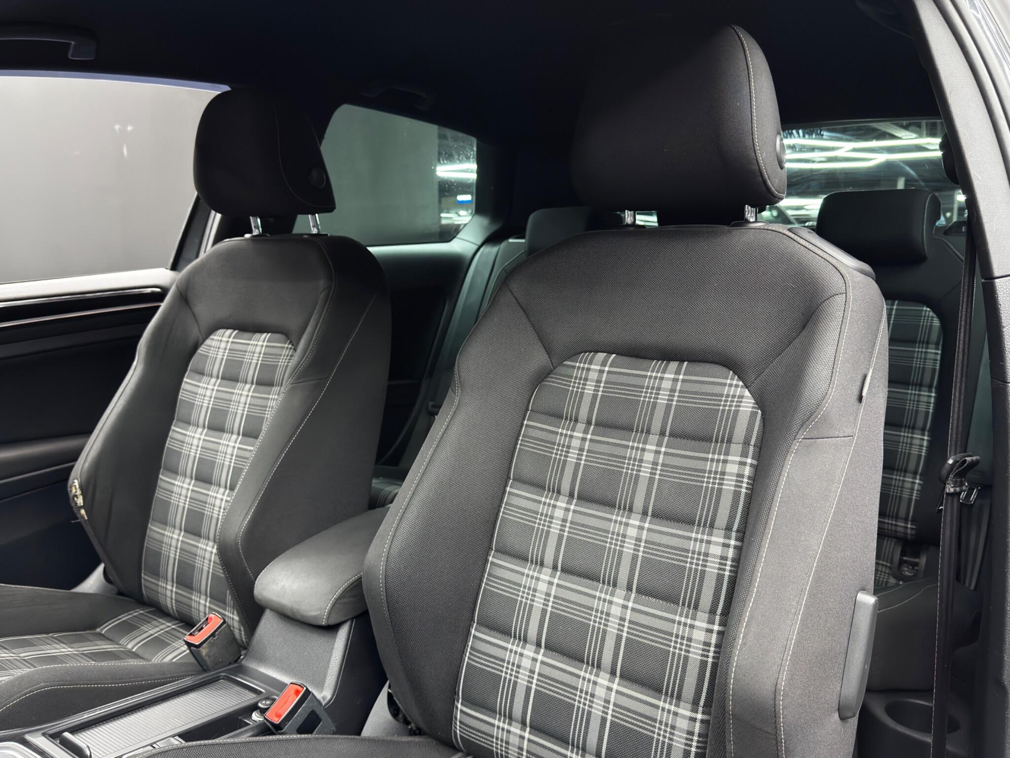 Volkswagen Golf view 14