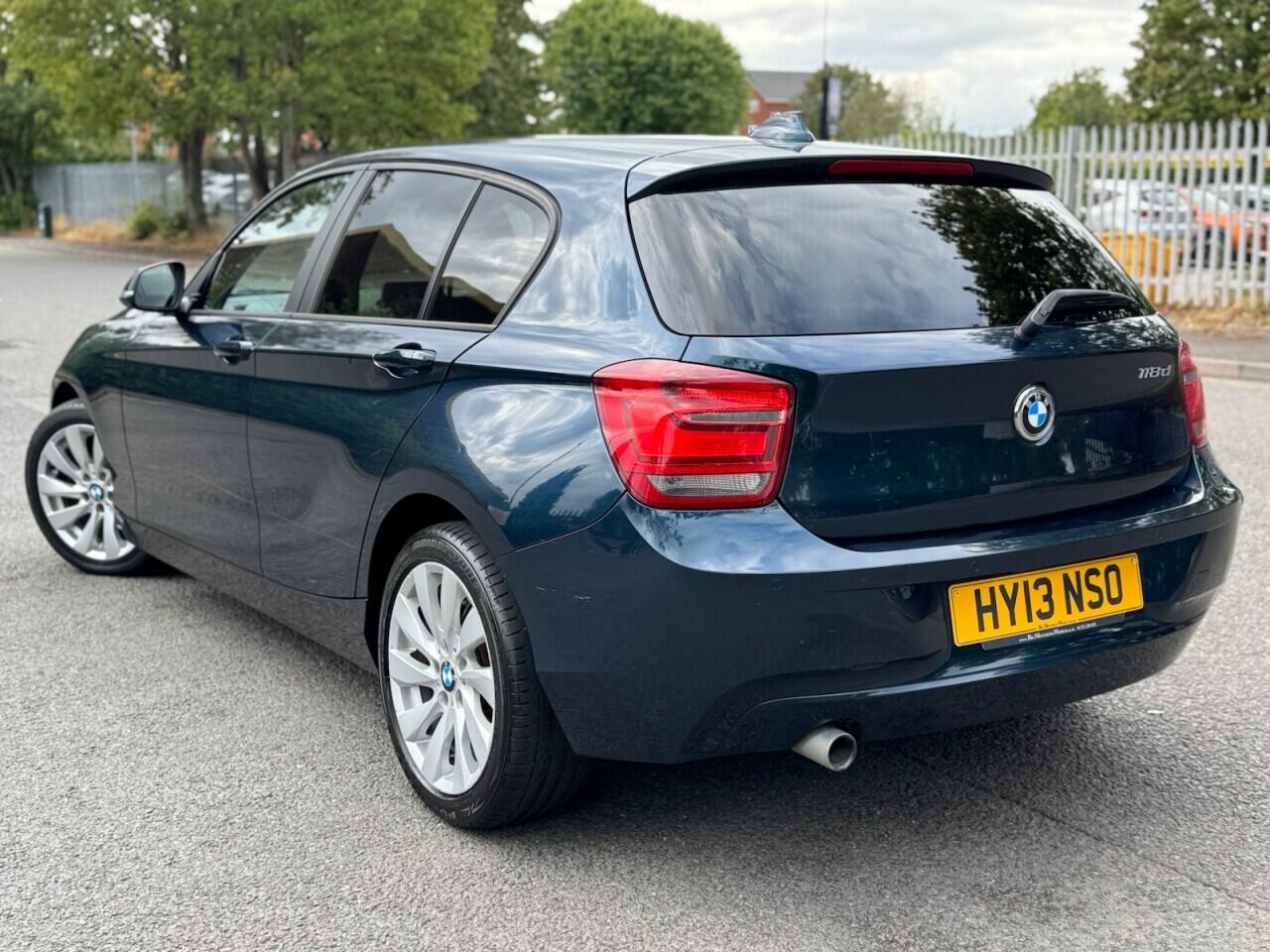 BMW 1 Series view 5