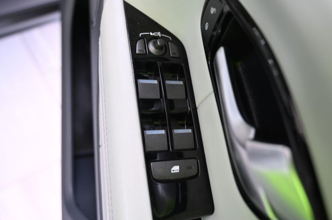 Land Rover Range Rover Evoque view 33