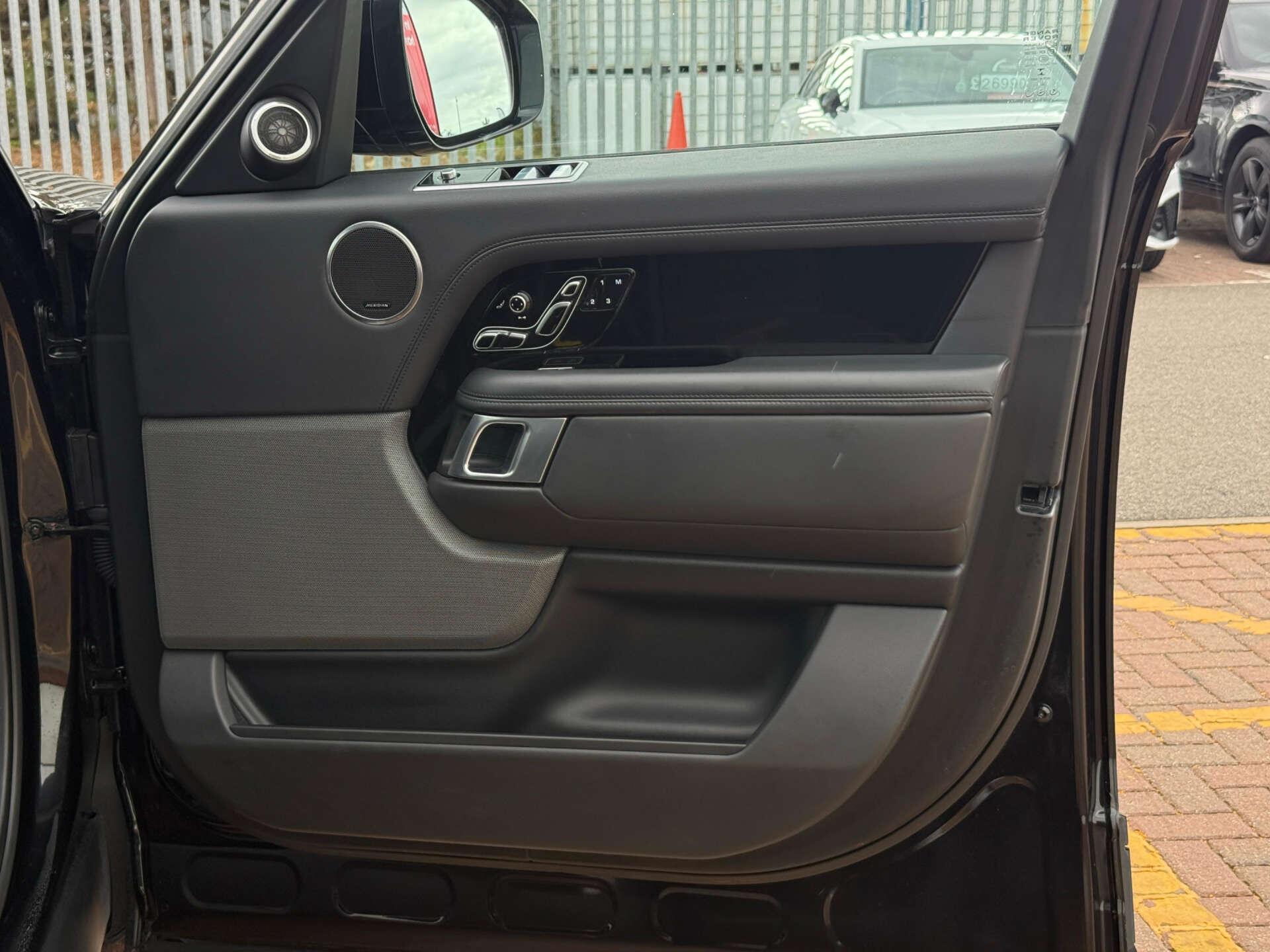 Land Rover Range Rover view 20