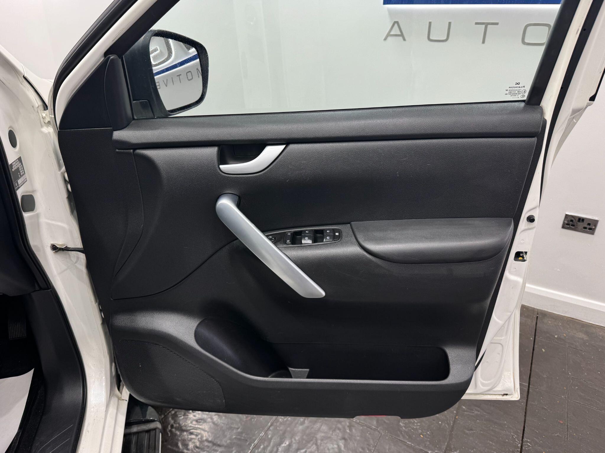 Mercedes-Benz X-Class view 24