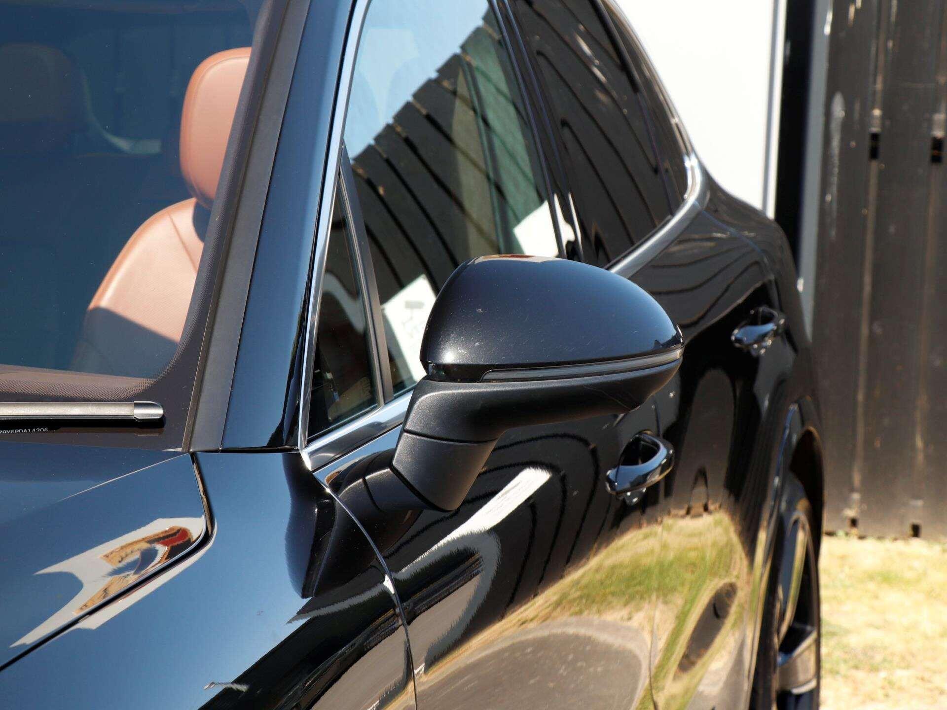 Porsche Cayenne view 31