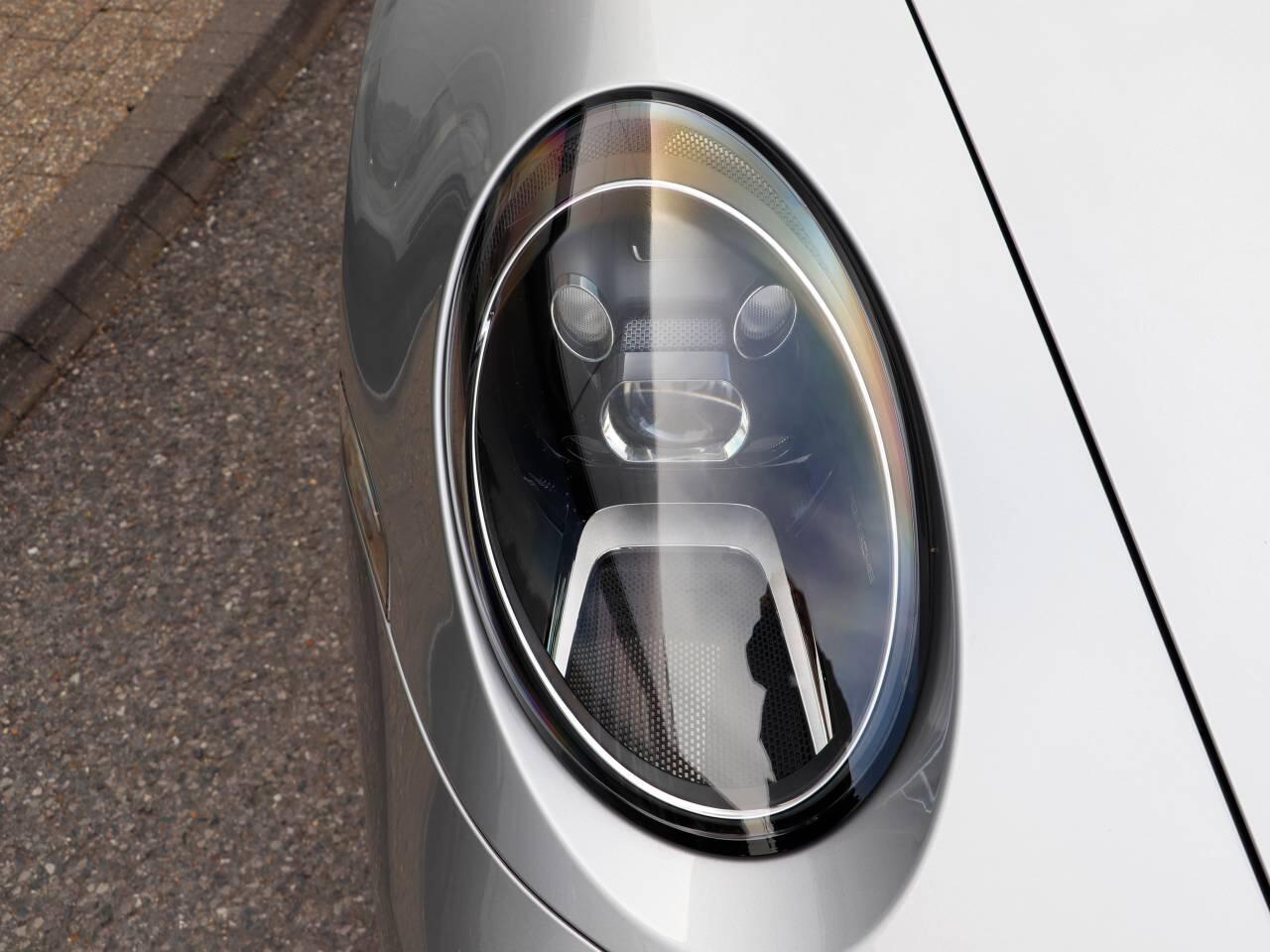 Porsche 911 view 10