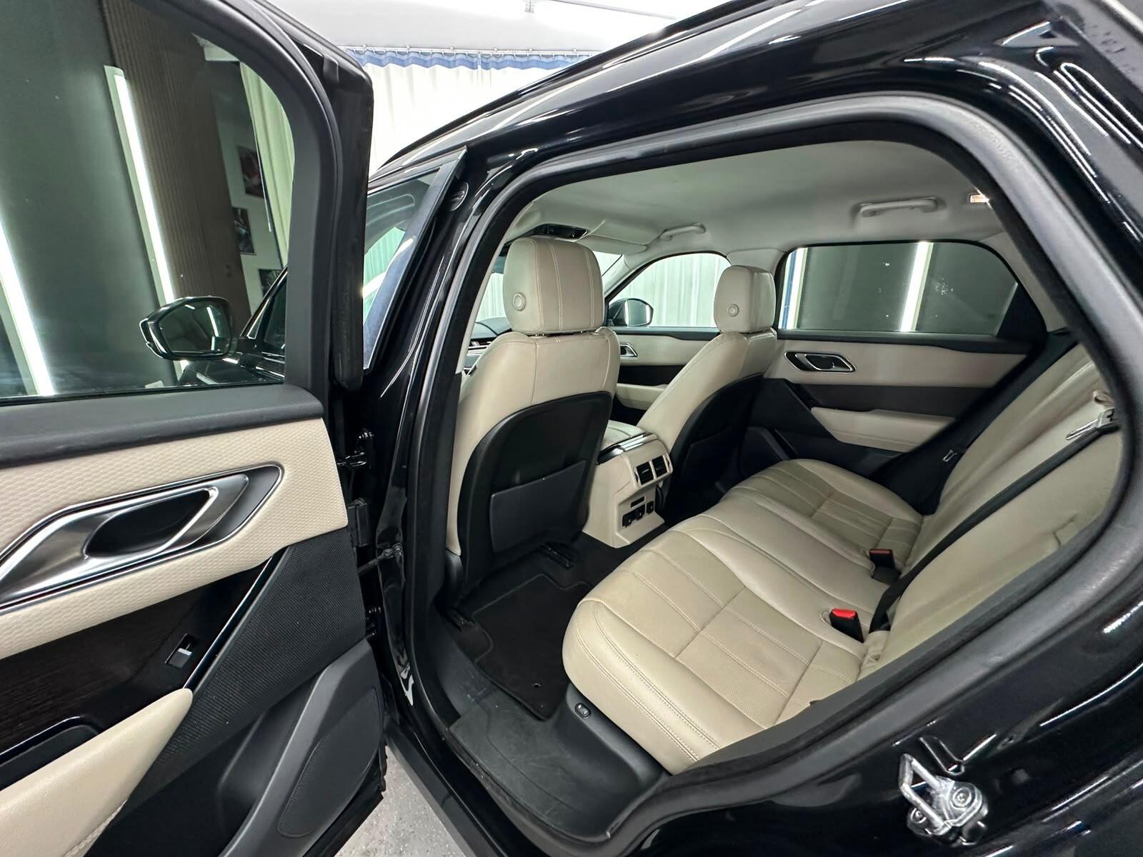 Land Rover Range Rover Velar view 31