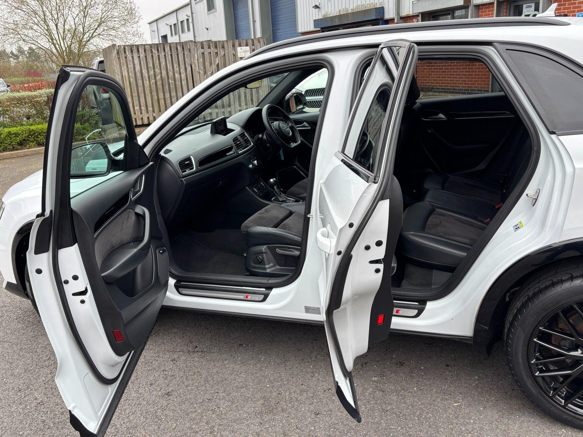 Audi Q3 view 29