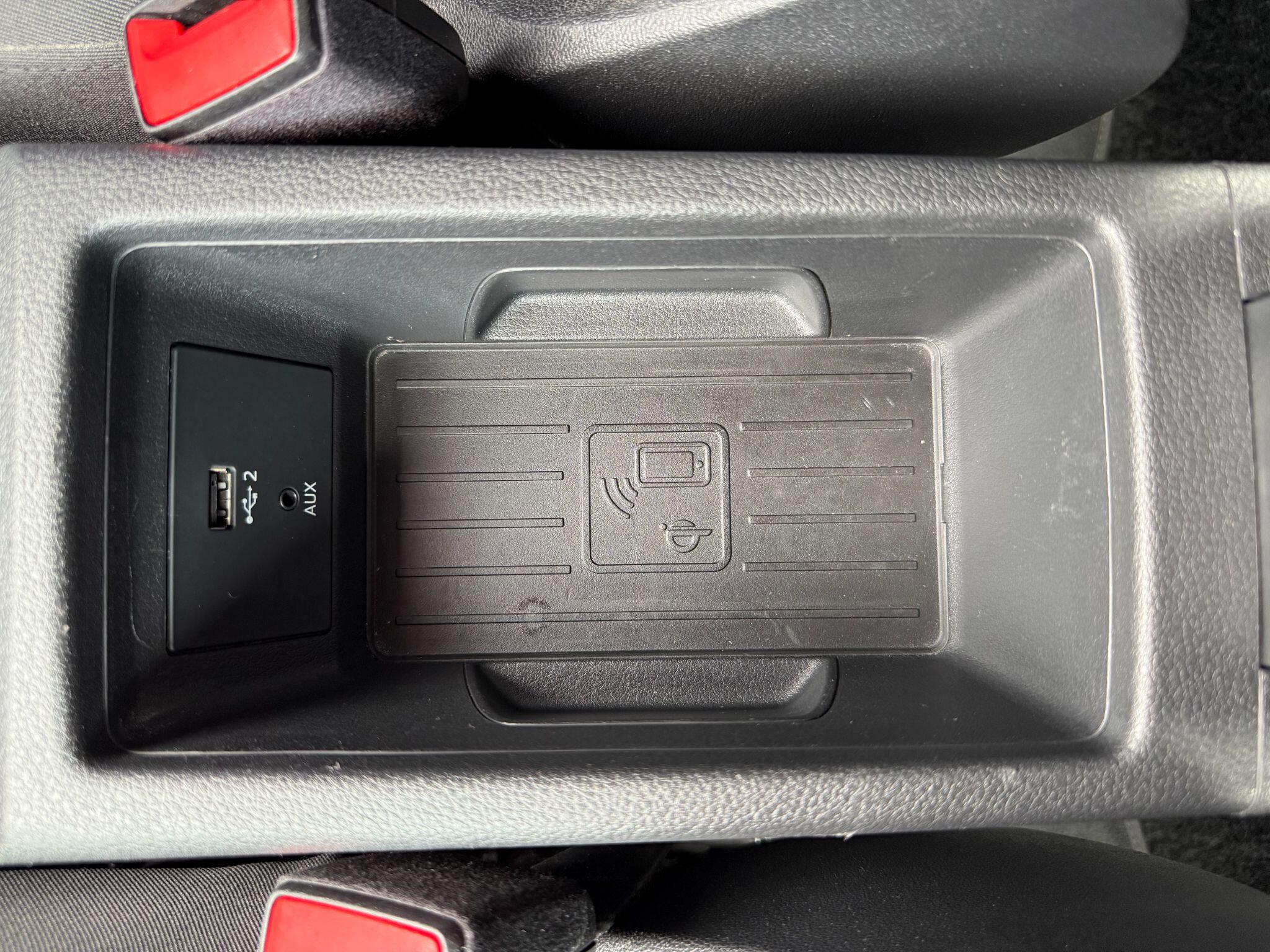 Audi Q2 view 33