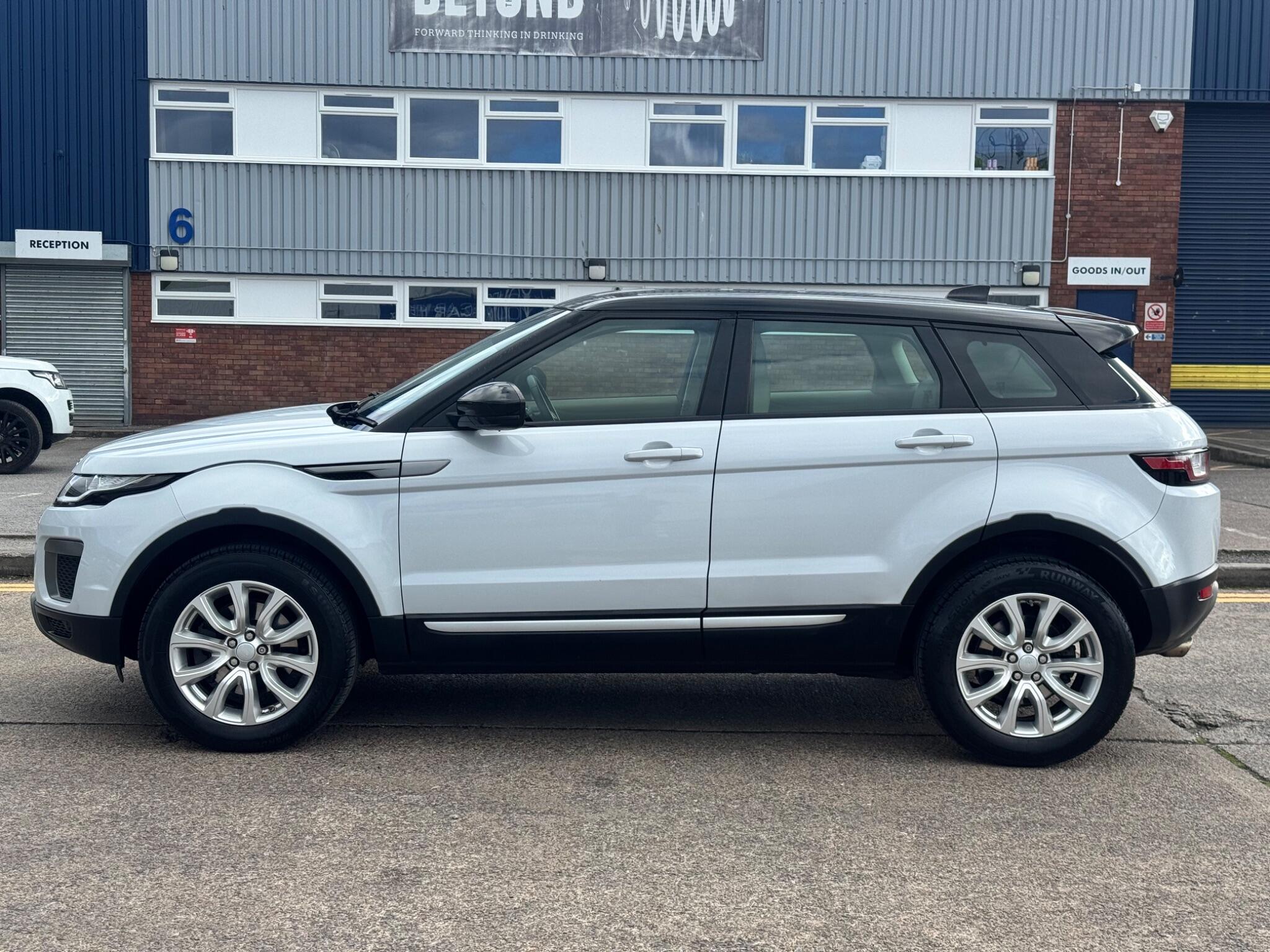 Land Rover Range Rover Evoque view 10