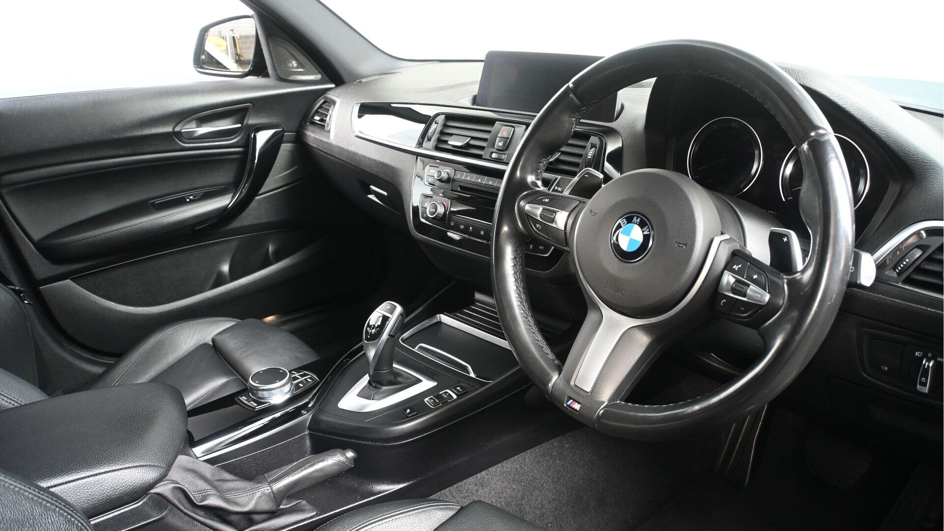 BMW 1 Series view 6
