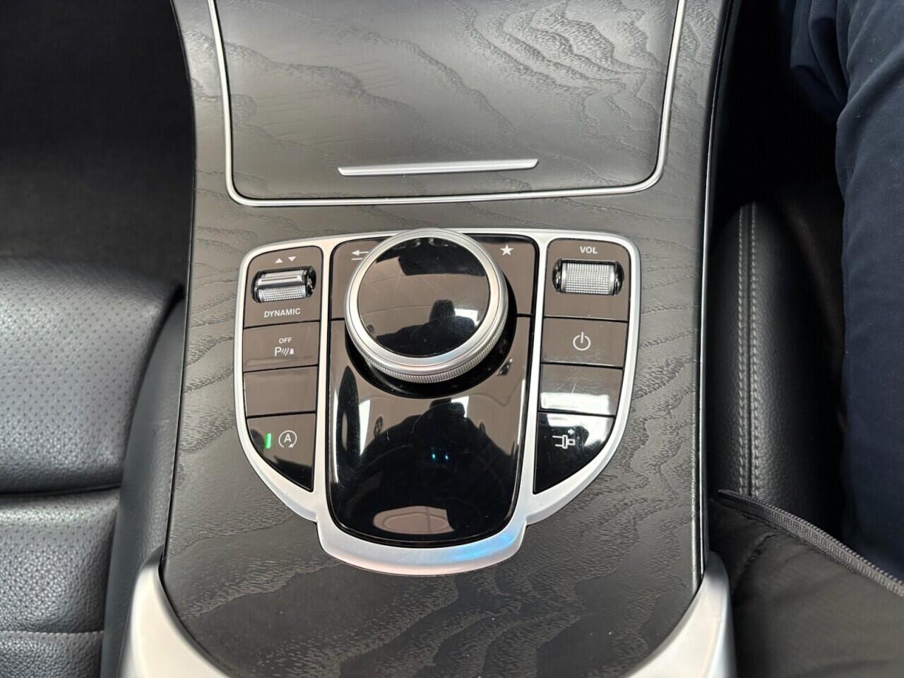 Mercedes-Benz C-Class view 27