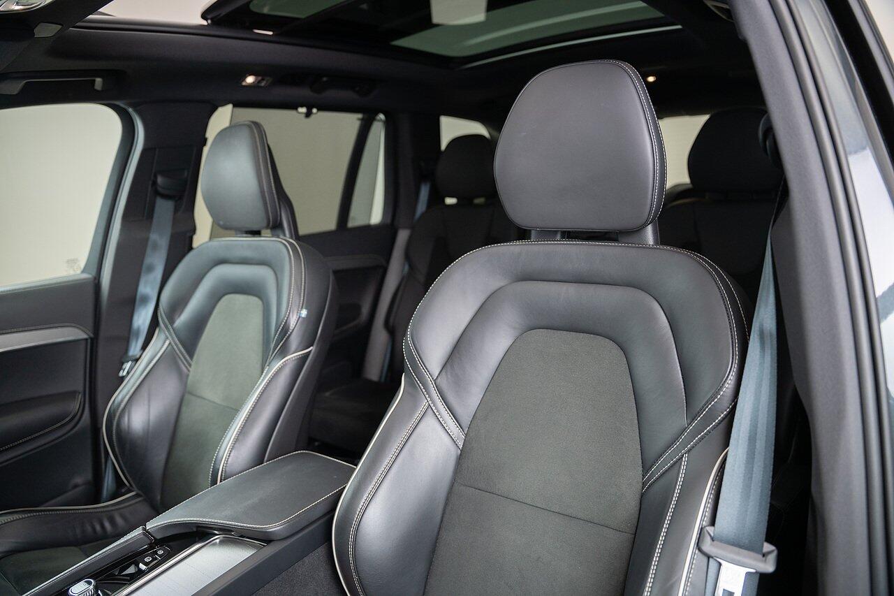 Volvo XC90 view 22