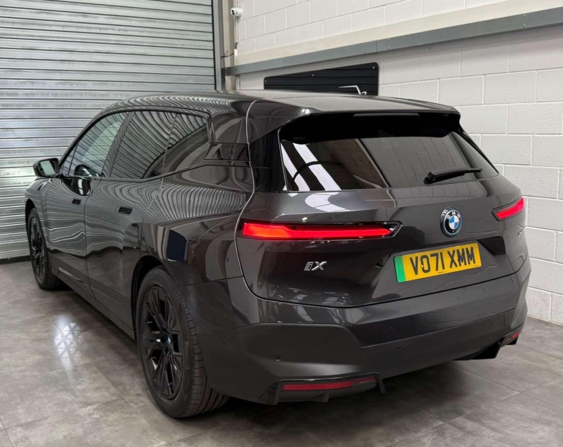 BMW Ix view 8