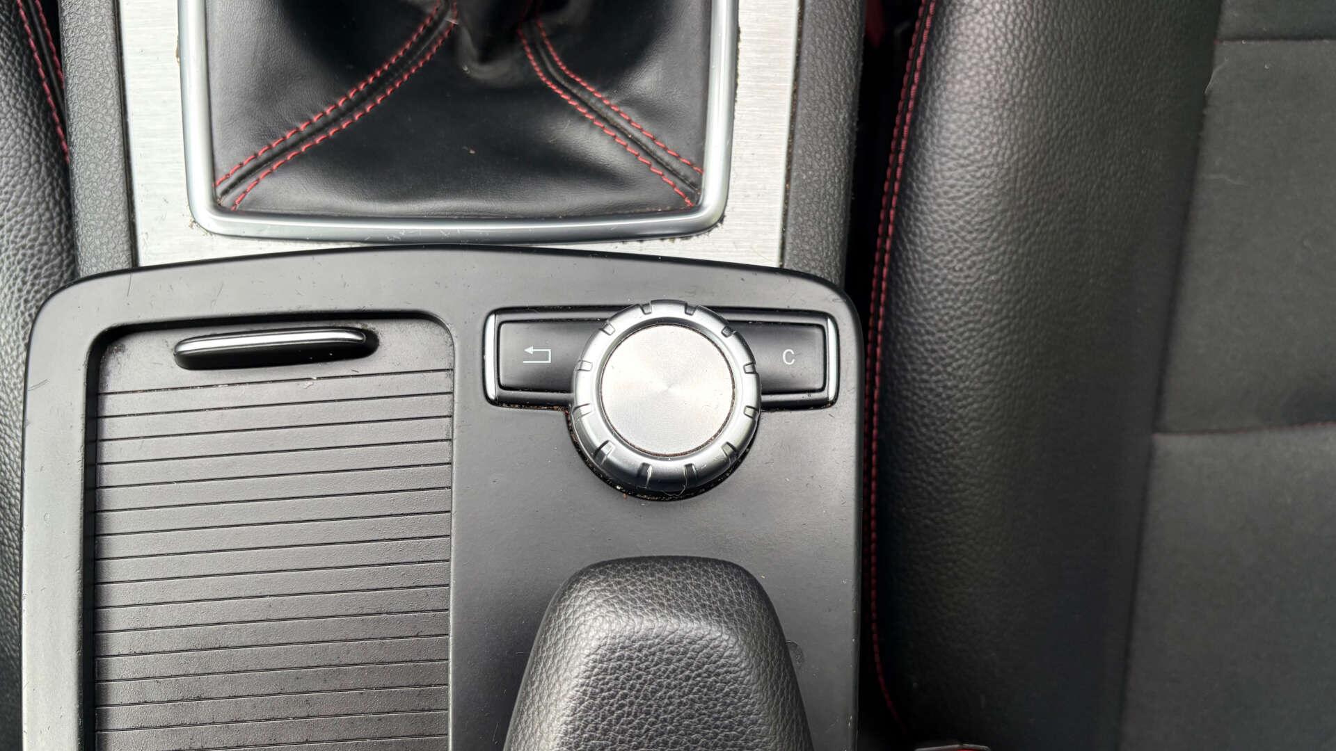 Mercedes-Benz C-Class view 30
