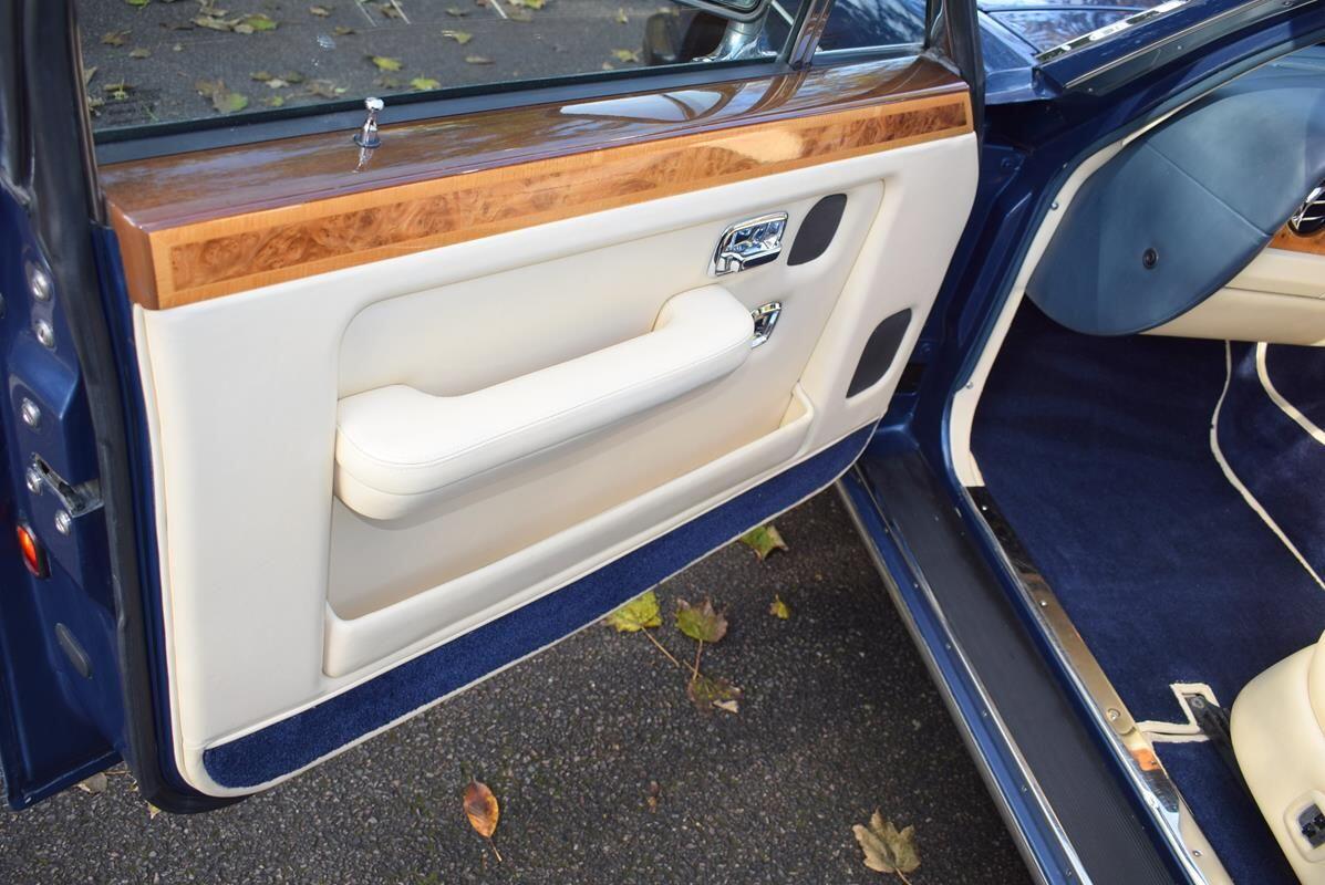 Rolls-Royce Silver Spirit view 15