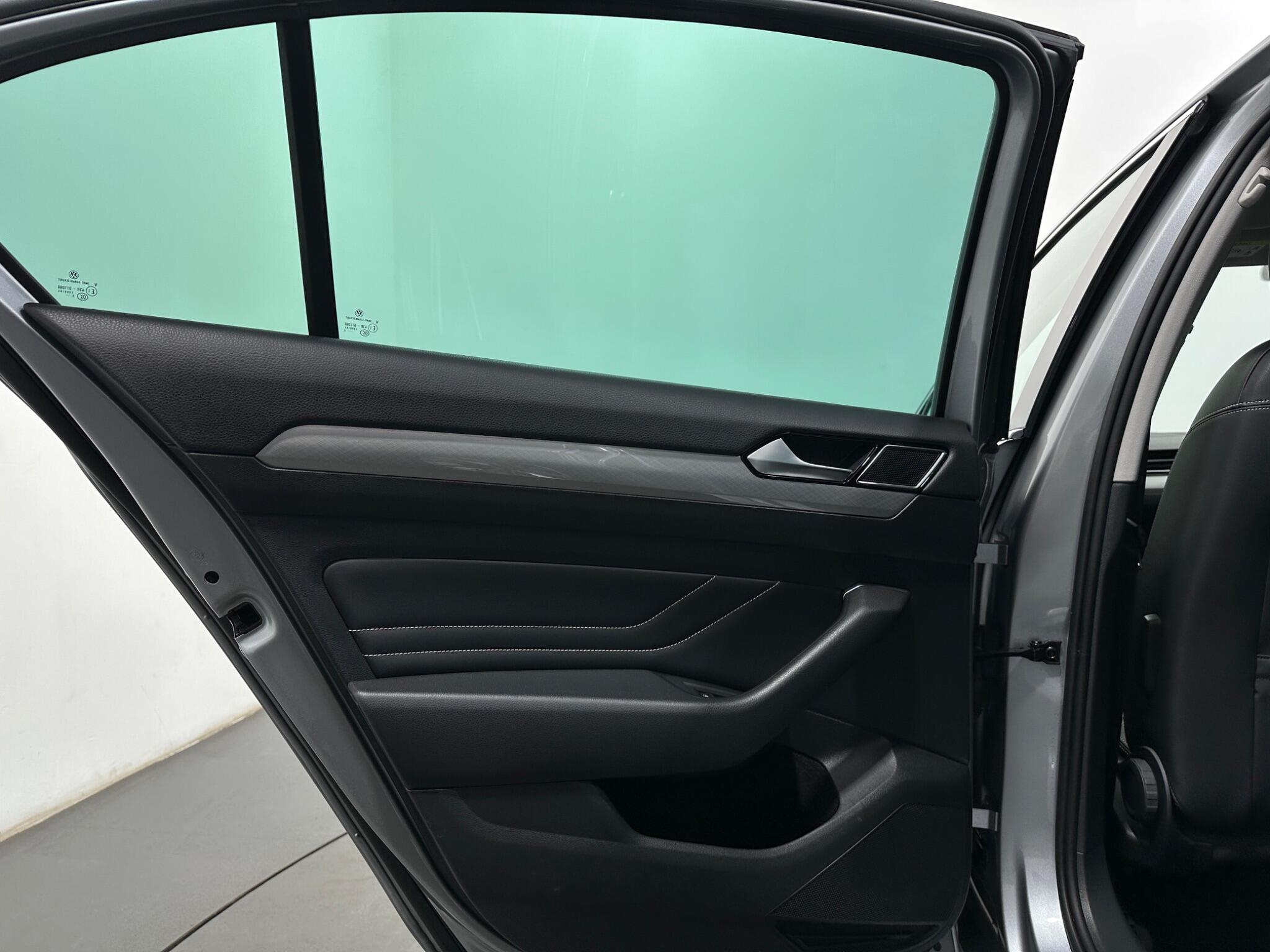 Volkswagen Passat view 39