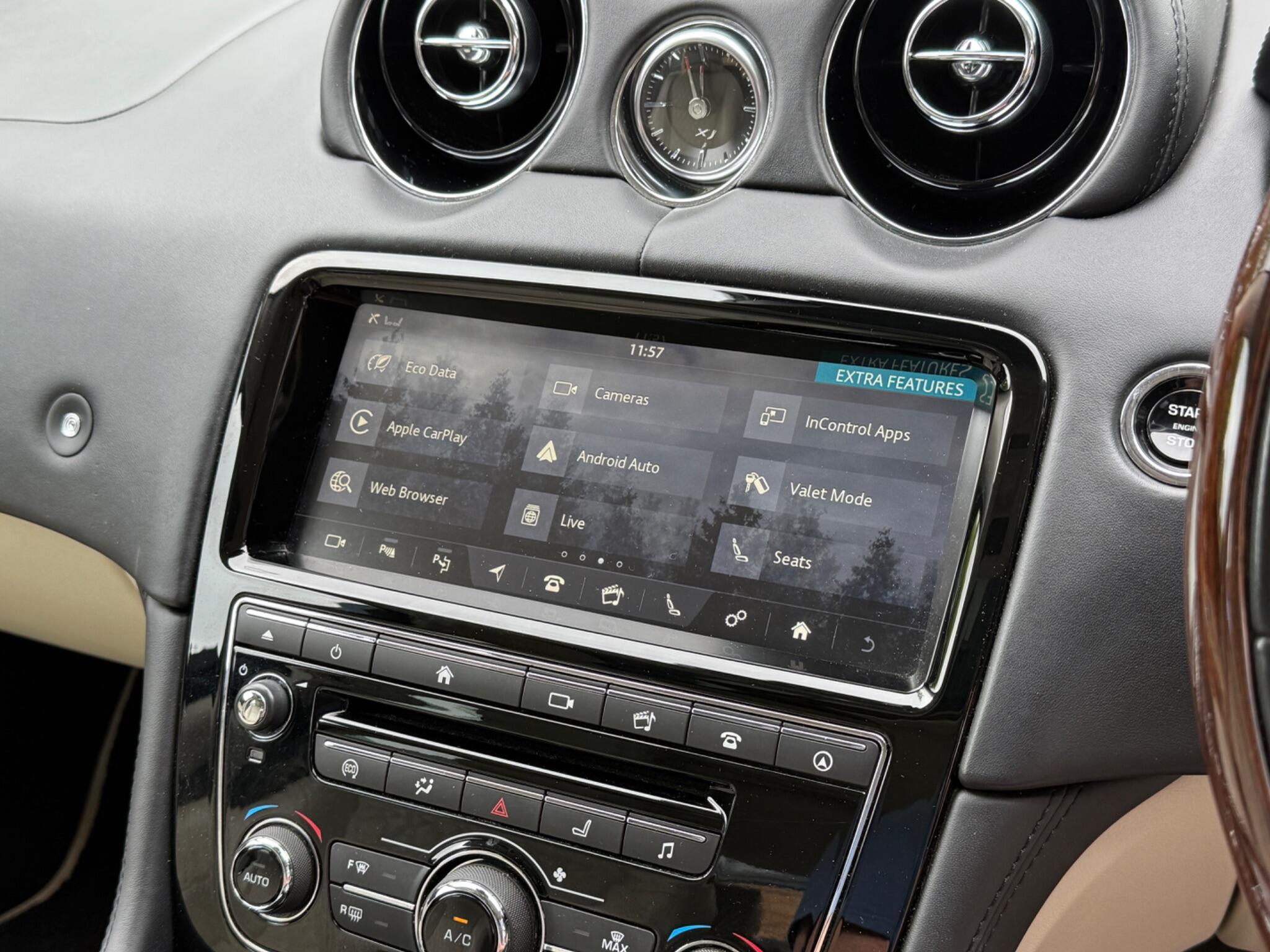 Jaguar XJ view 32