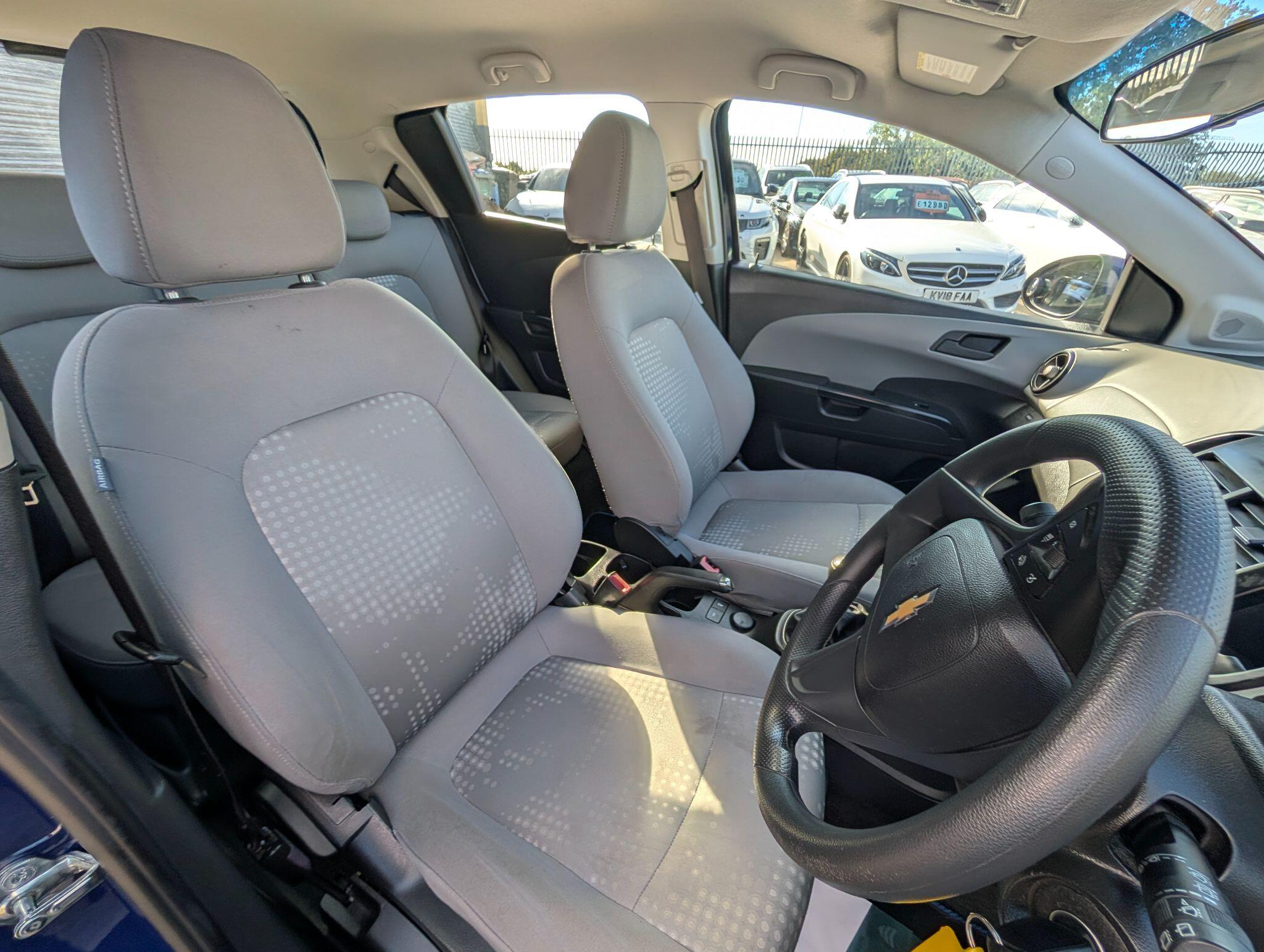 Chevrolet Aveo view 8