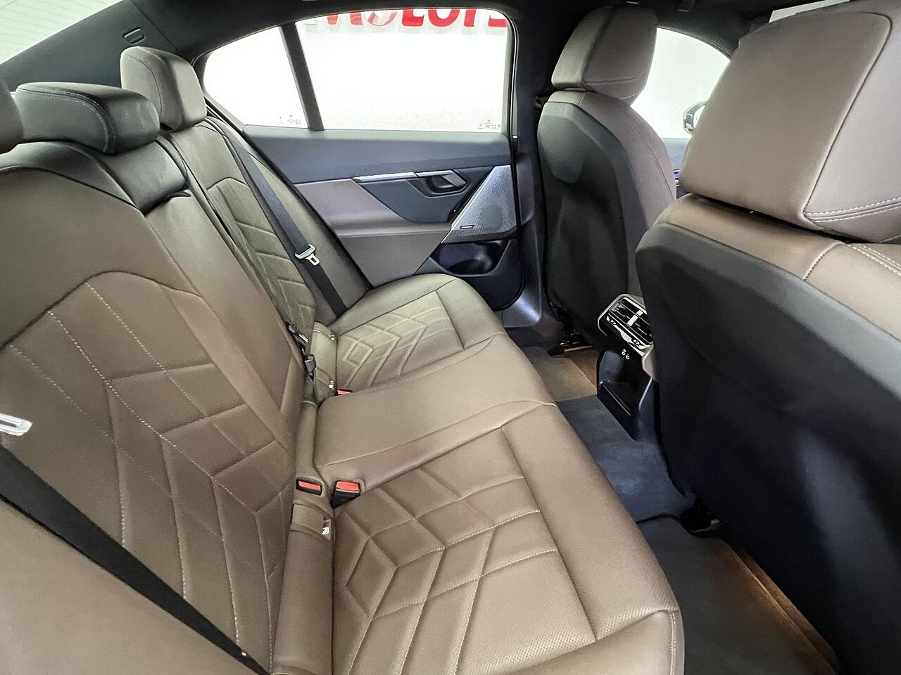 BMW I5 view 17