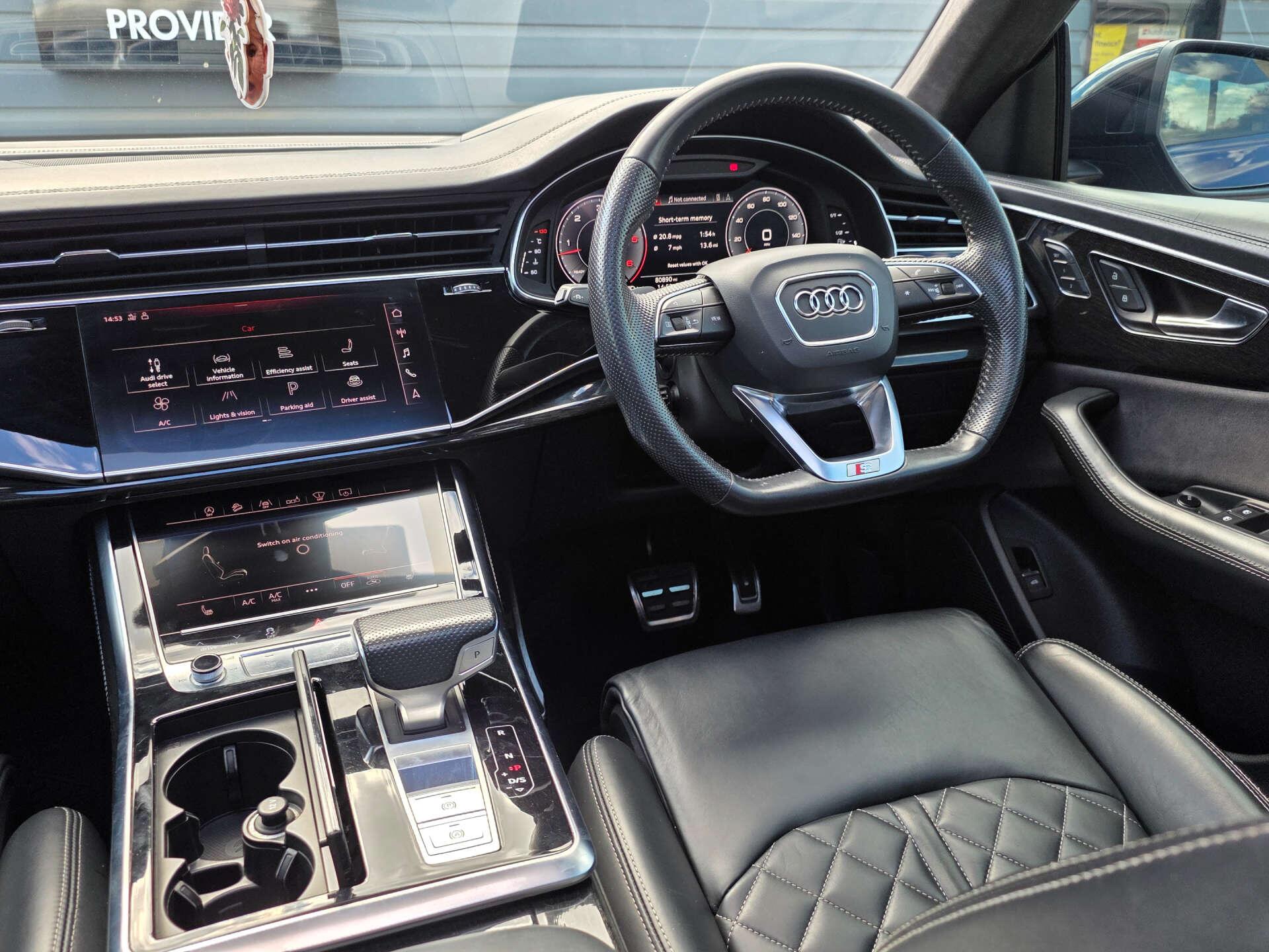 Audi Q8 view 15