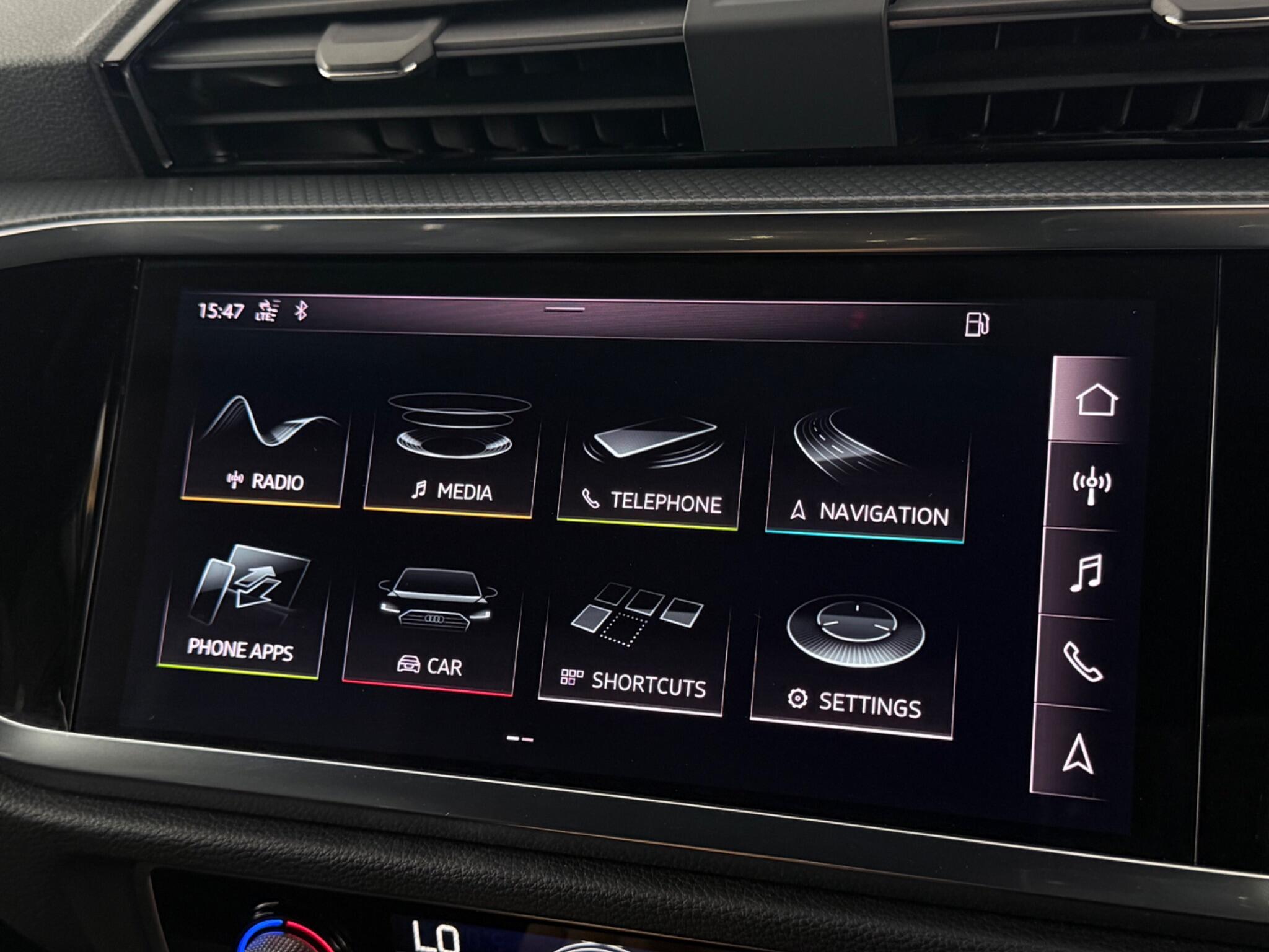 Audi Q3 view 26