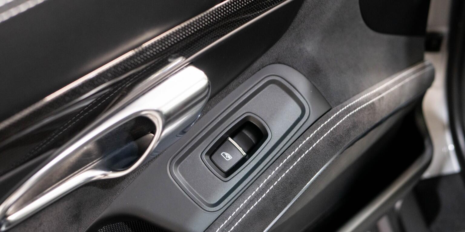 Porsche 911 view 31