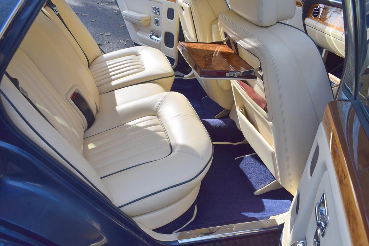 Rolls-Royce Silver Spirit view 28