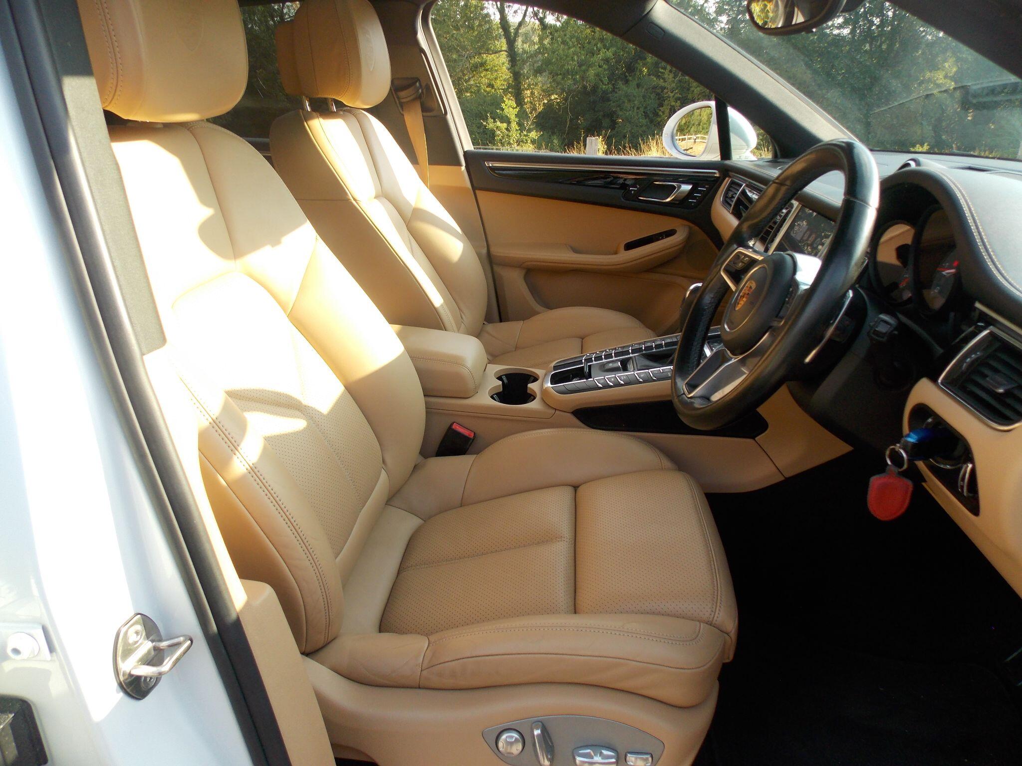 Porsche Macan view 31