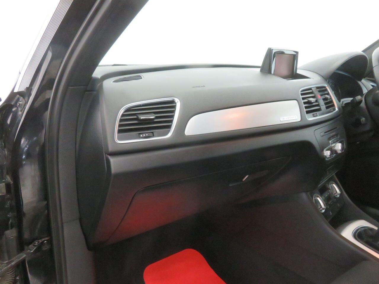 Audi Q3 view 31