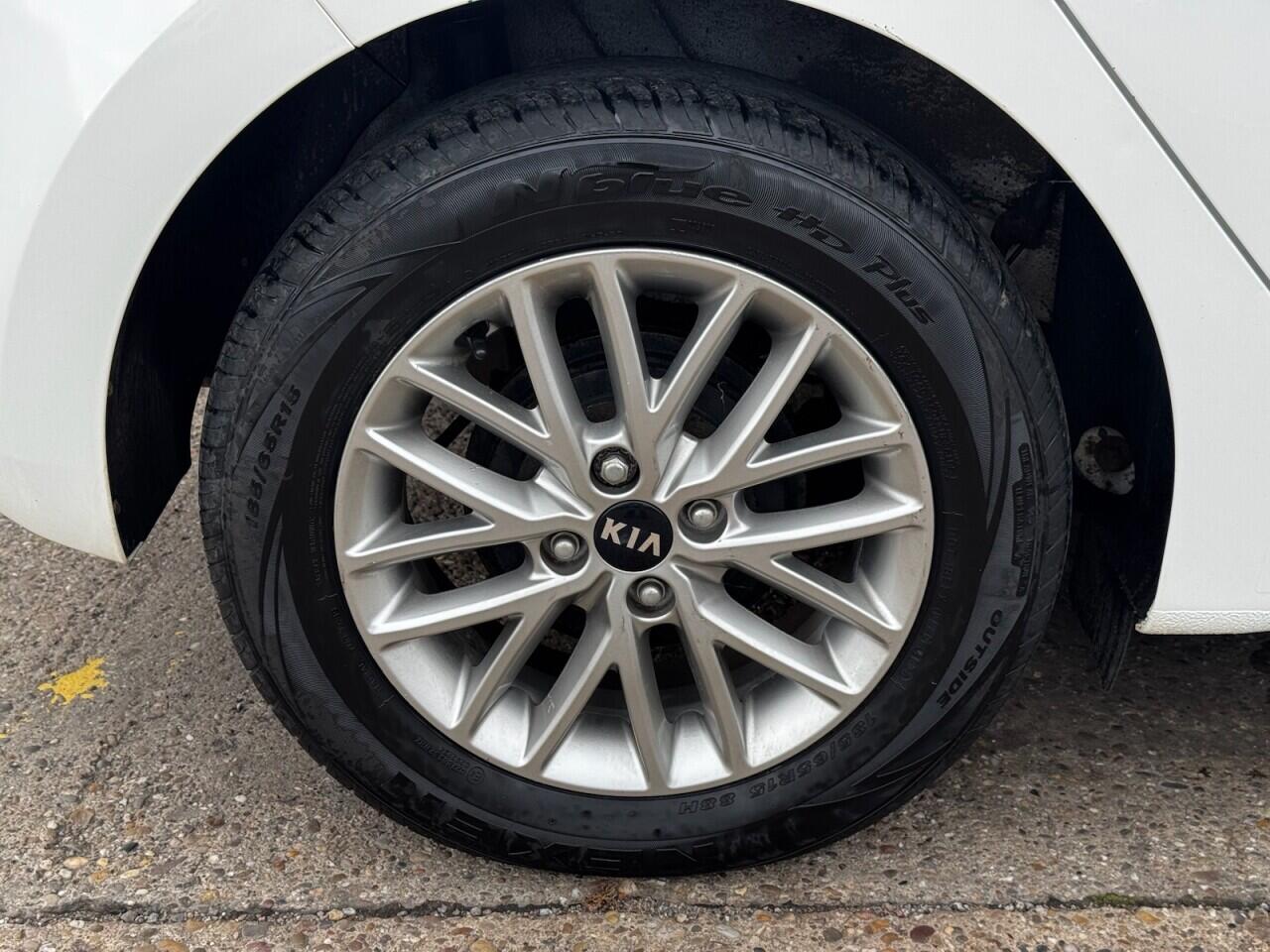 Kia Rio view 15