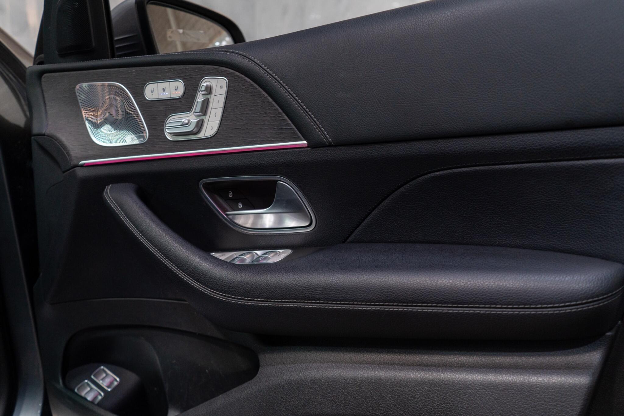 Mercedes-Benz GLS view 29