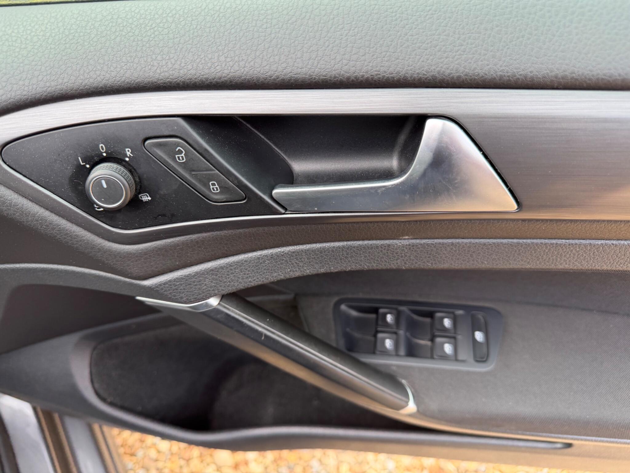 Volkswagen Golf view 19