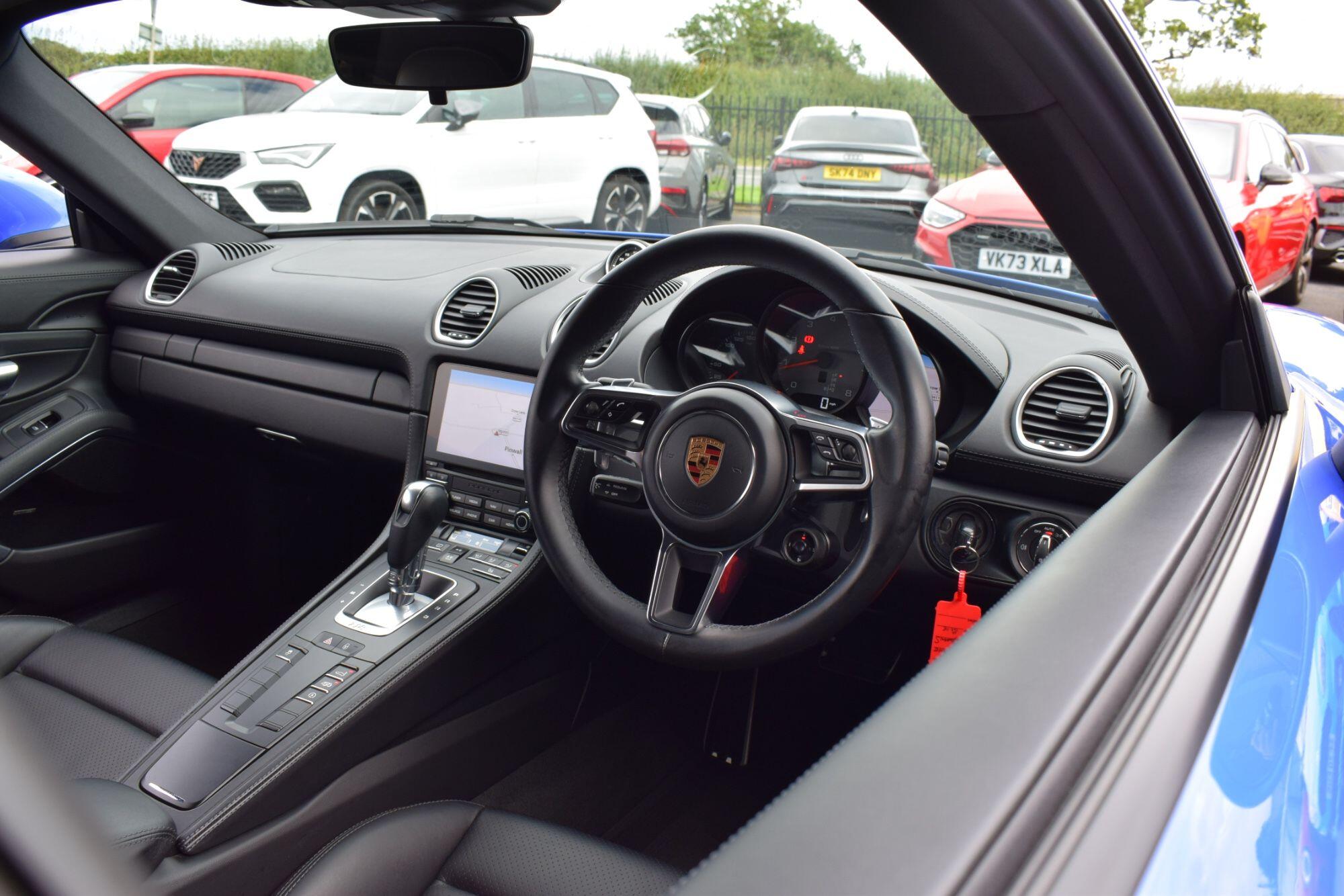Porsche Cayman view 11