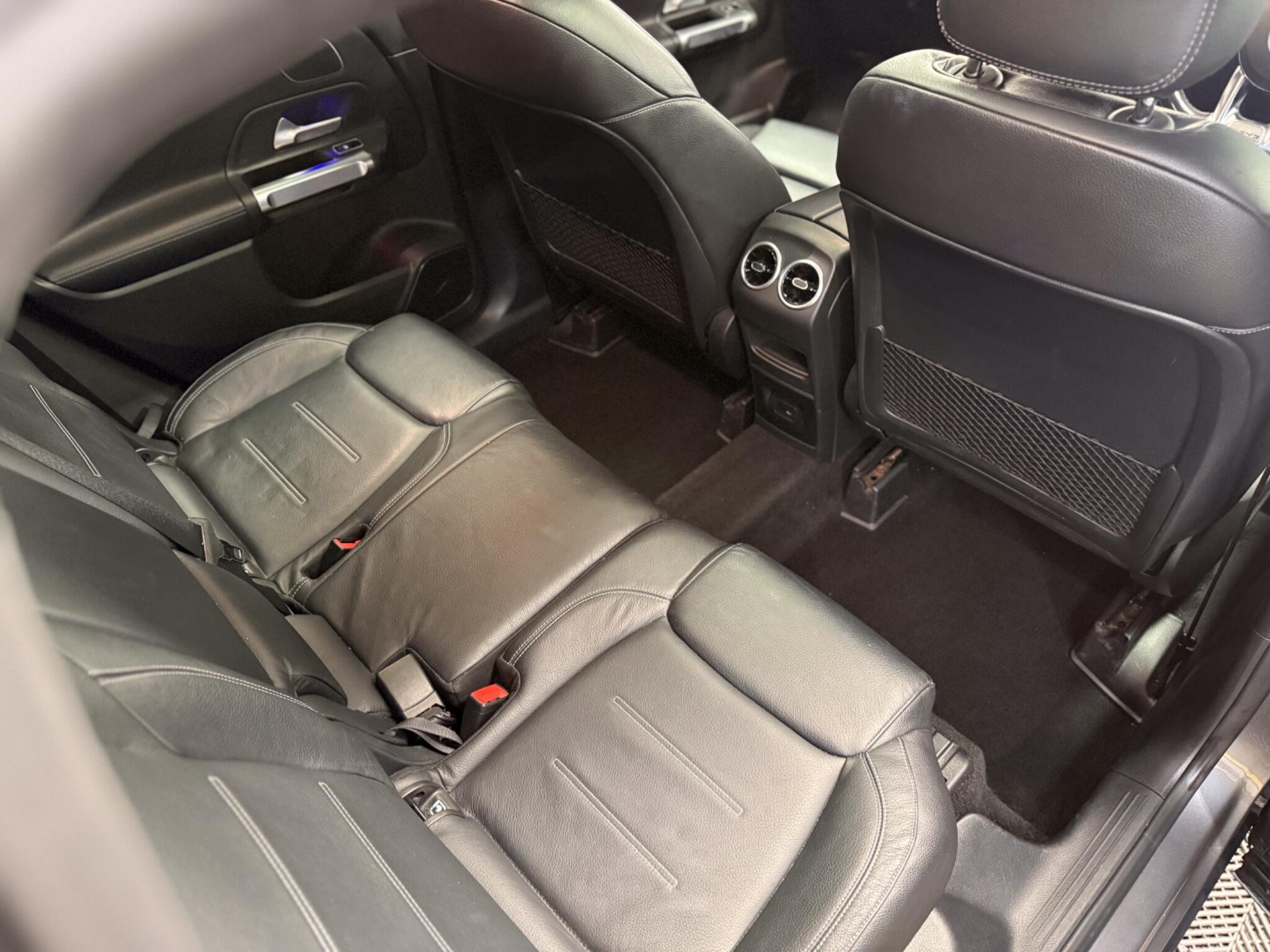 Mercedes-Benz GLB view 24