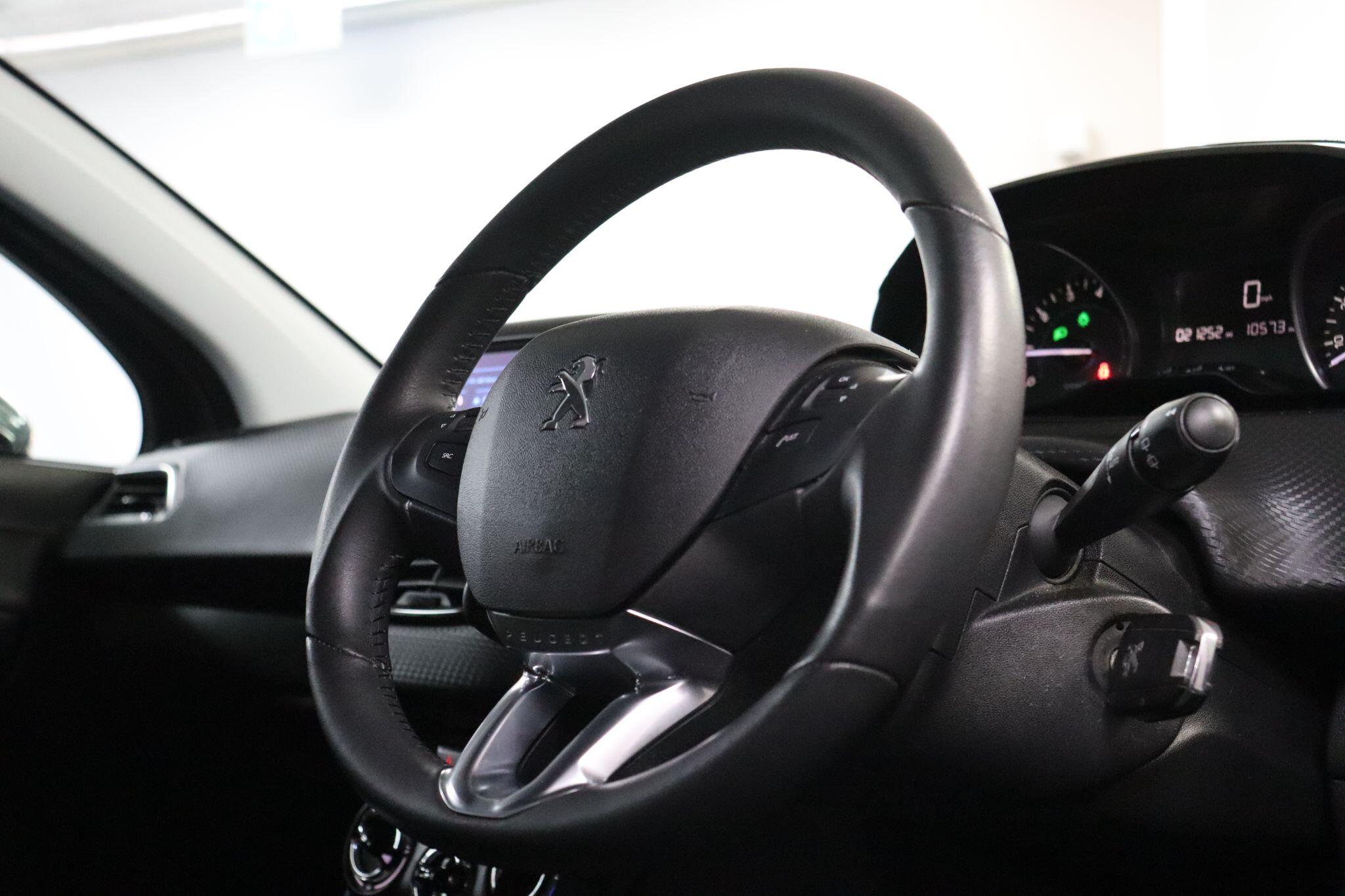 Peugeot 208 view 12